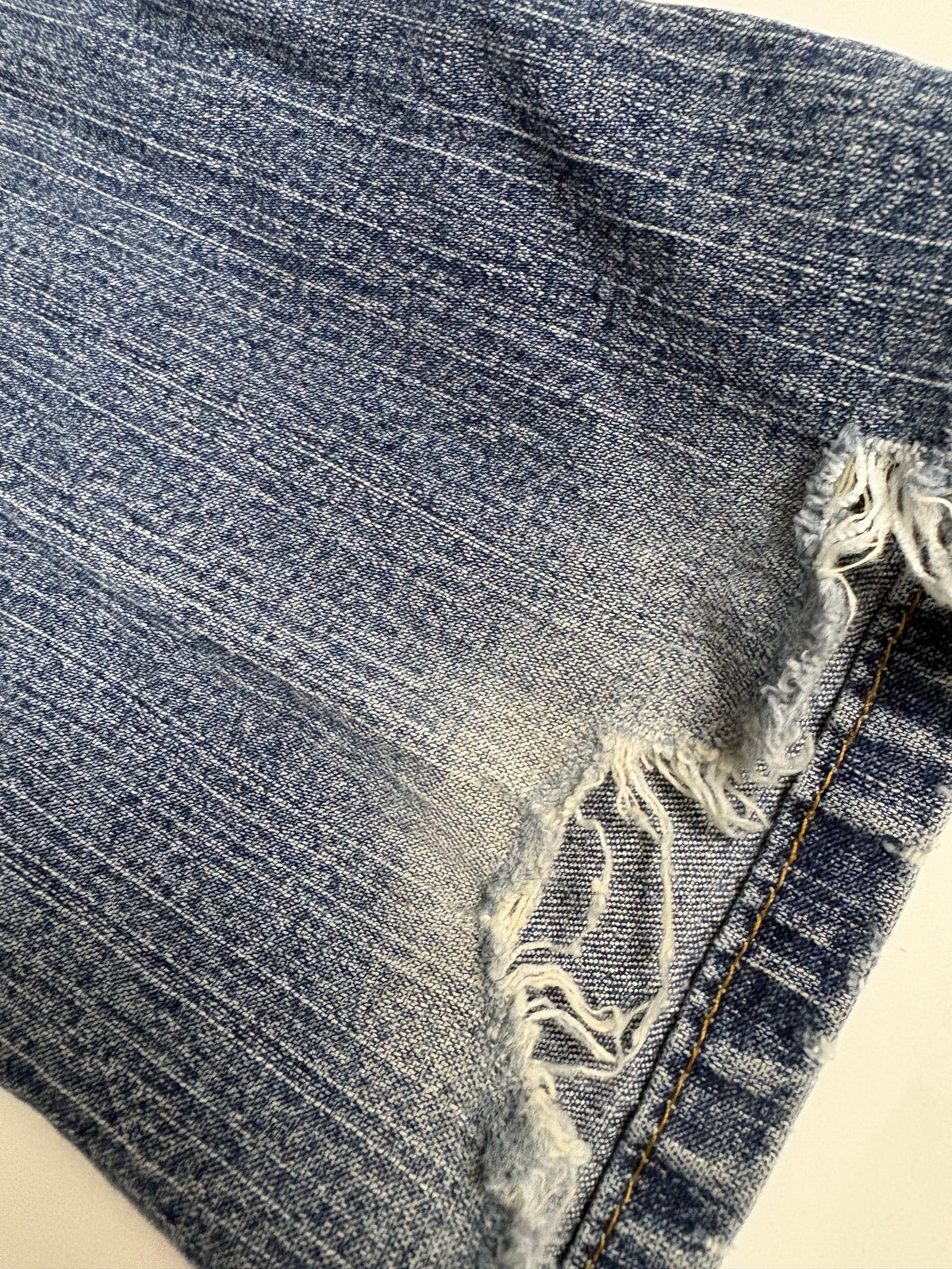 Wrangler Destroyed Vintage Jeans in Hellblau – Detailansicht 5
