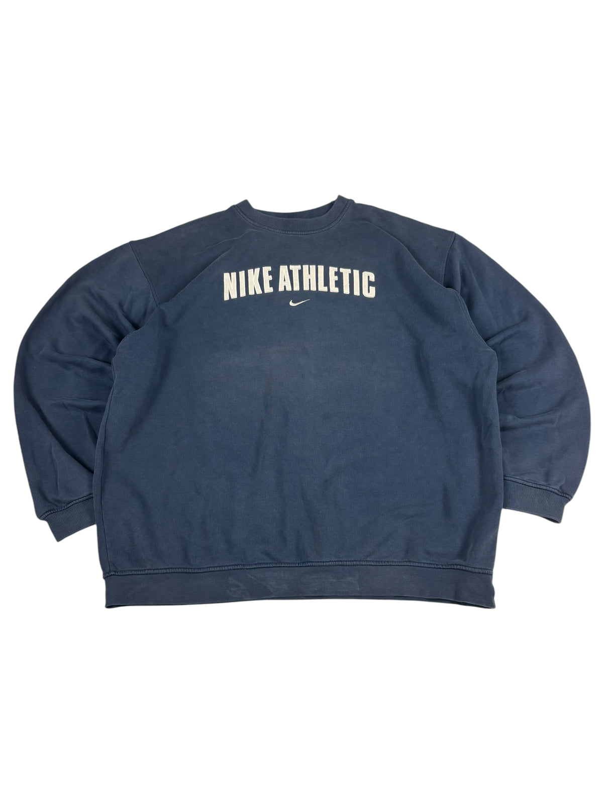 Marineblaues Nike-Athletic-Sweatshirt von vorn mit gesticktem Bogen-Schriftzug, Swoosh, Raglanärmeln und Rippbündchen