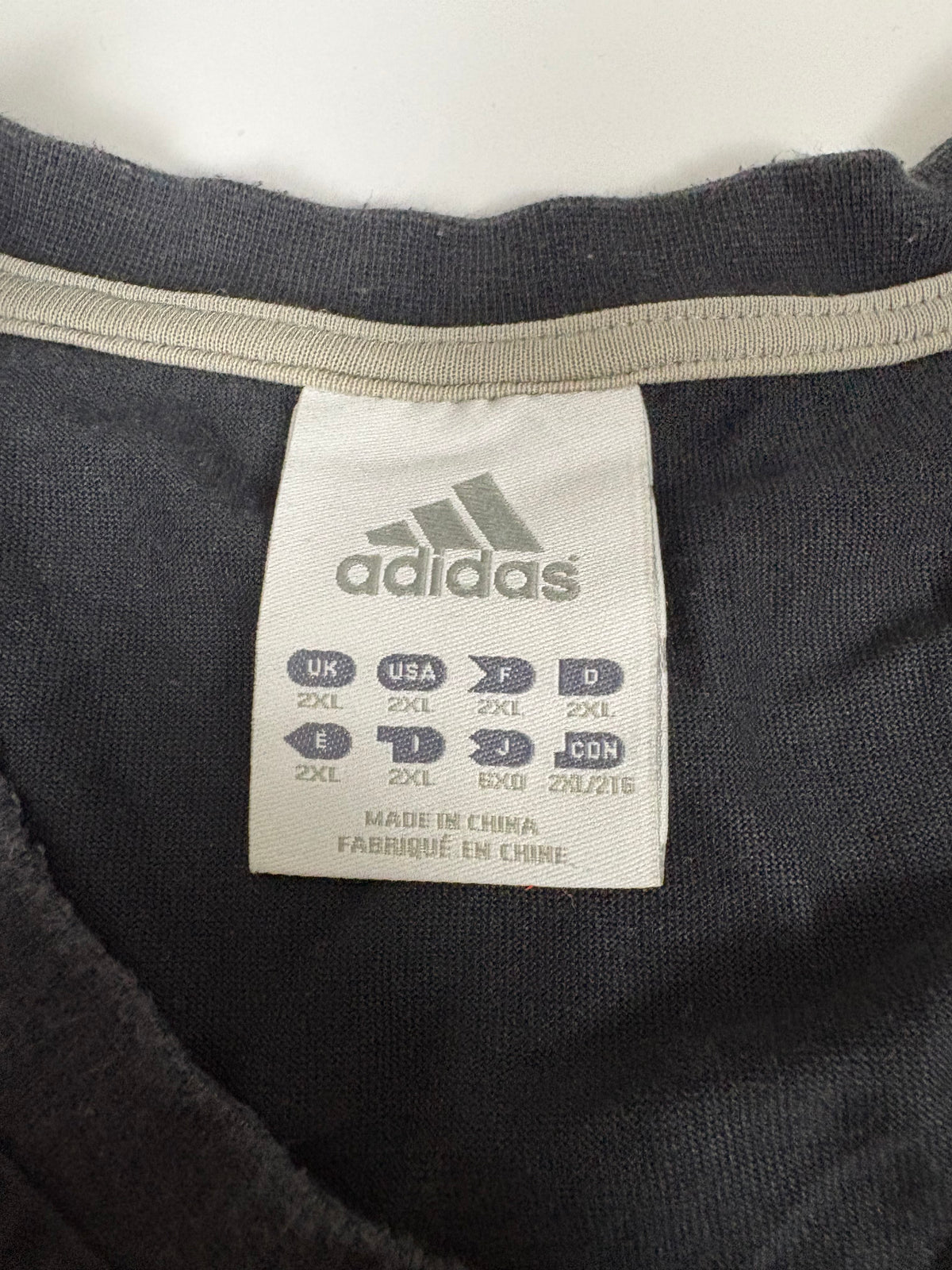 Adidas Etikett Größe 2XL Made in China