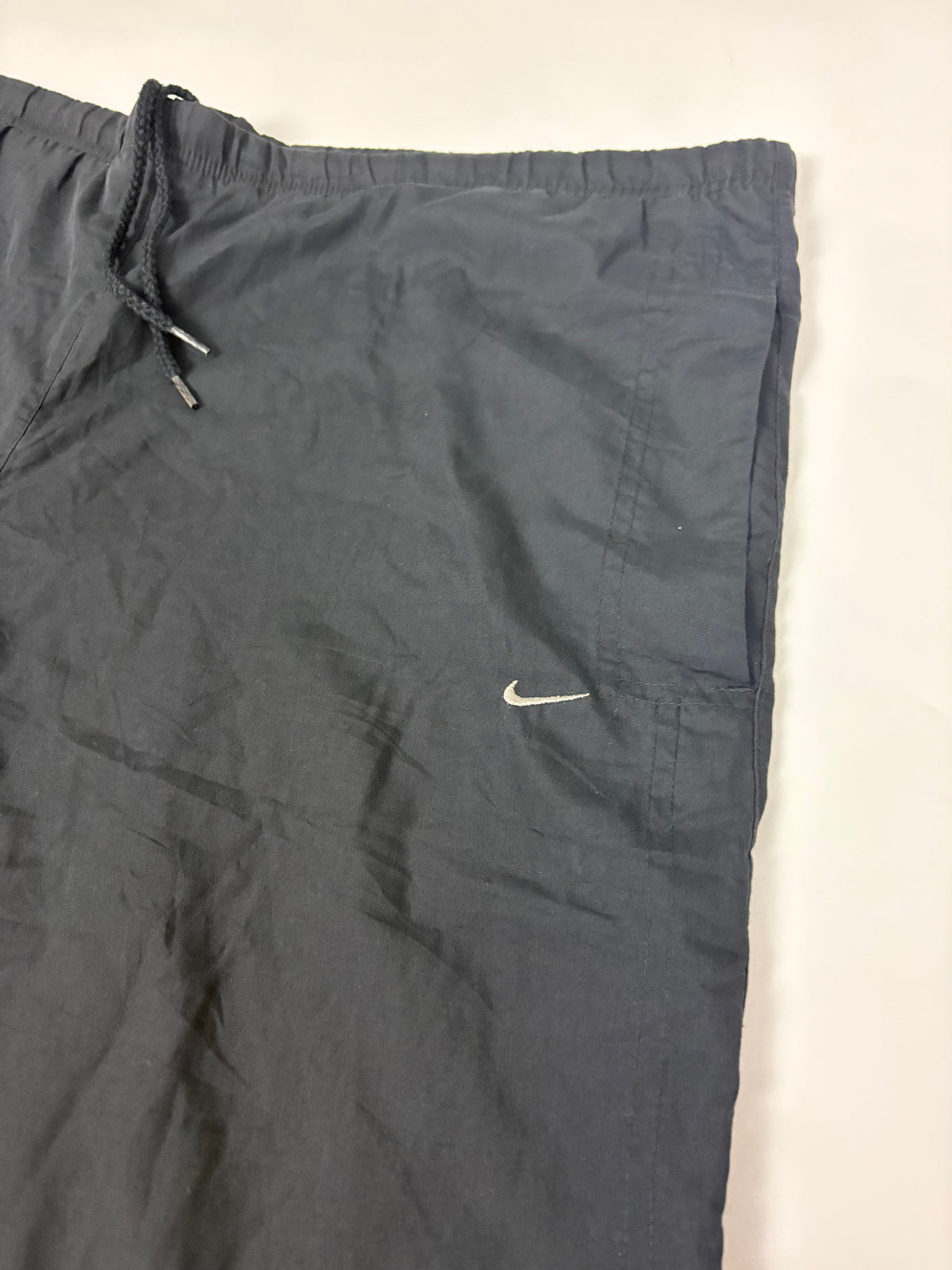 Nike Vintage Trackpants – Mini Swoosh und Side Stripe Detail