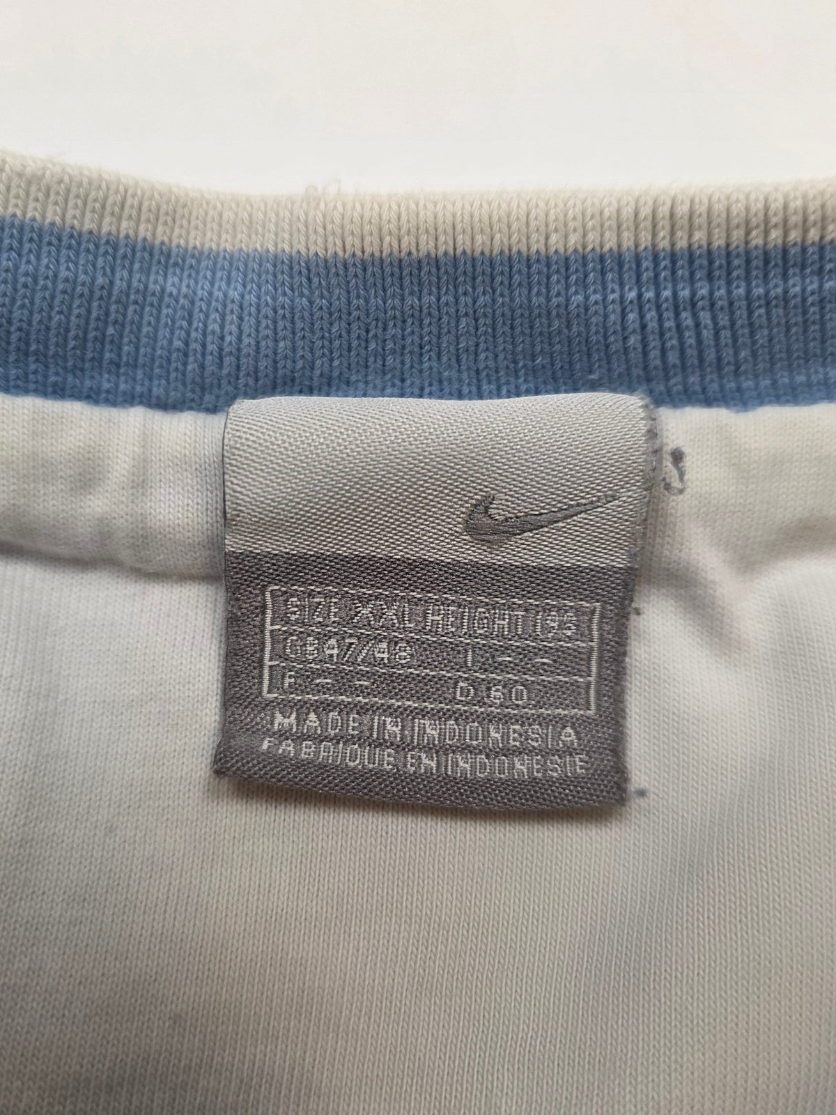 Nike Sweater Innenlabel mit XXL Größenangabe und Made in Indonesia