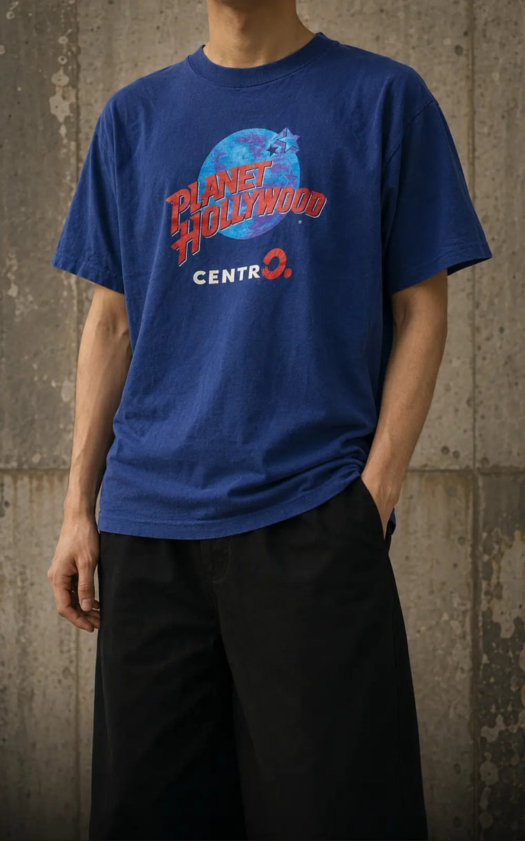 Dunkles Vintage T-Shirt mit auffälligem Frontprint