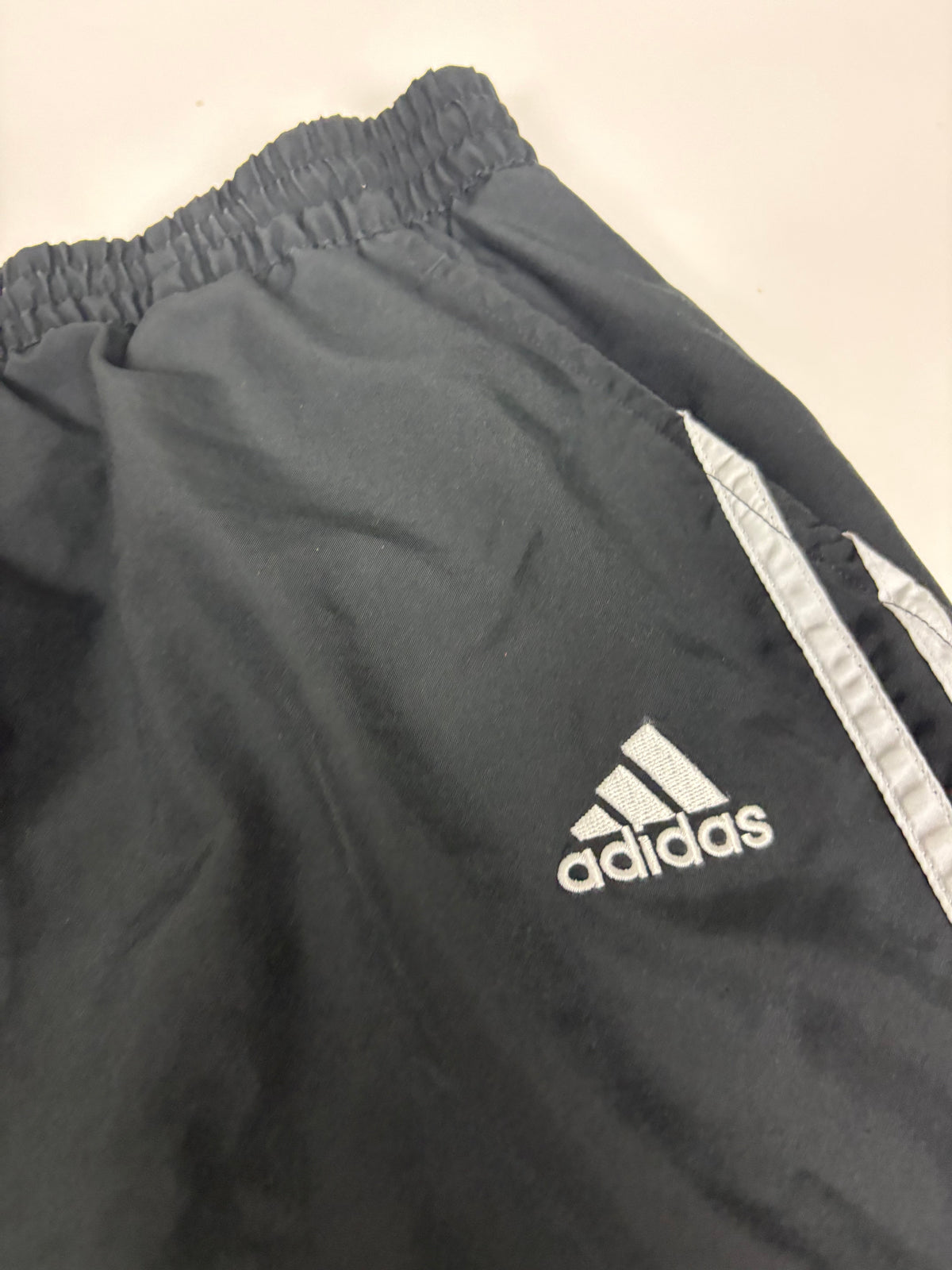 Adidas Vintage Trackpants – Schwarz/Rot