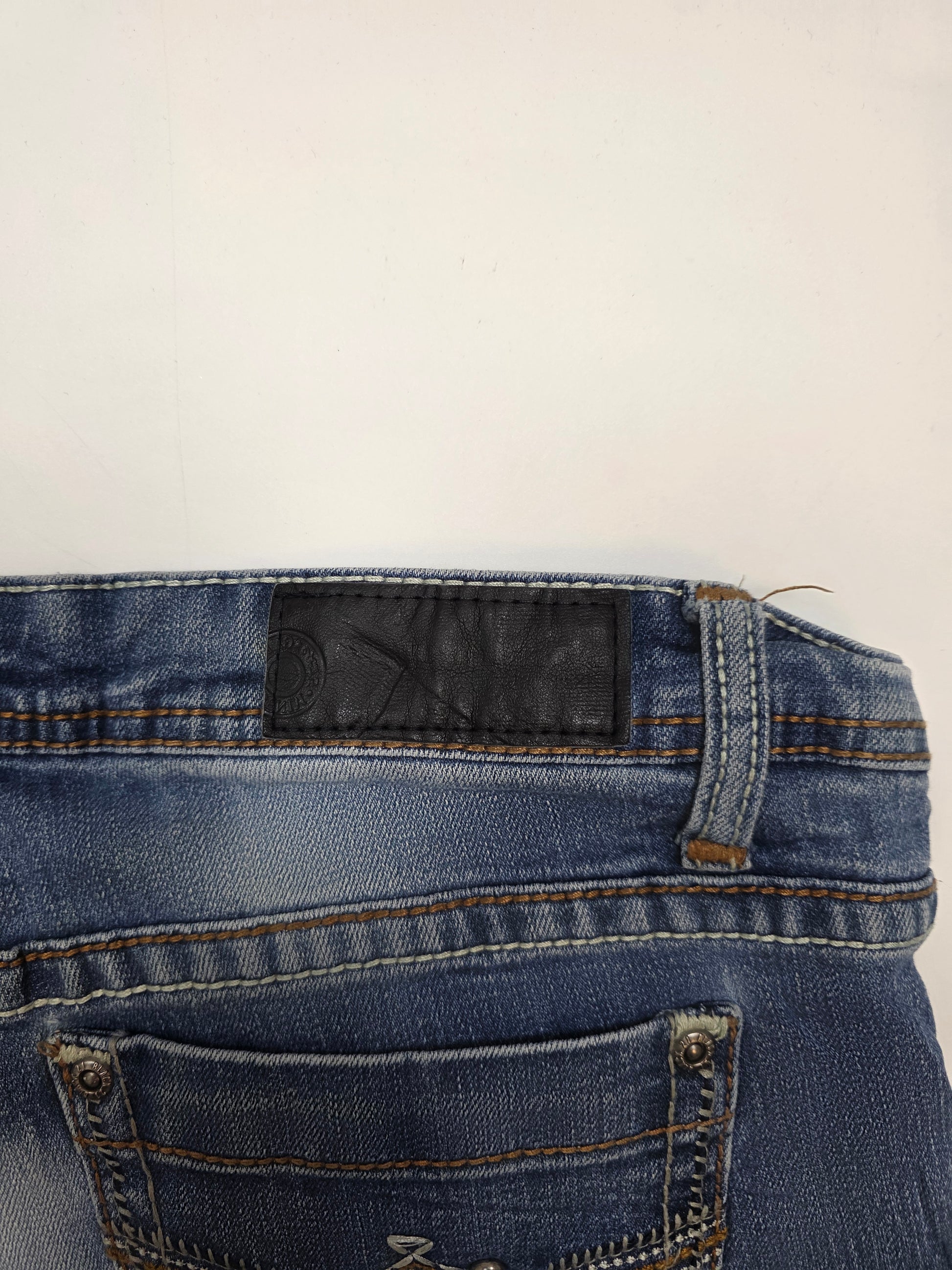 Vintage Jeans Rückansicht Detail, Blaue Denim-Hose, Used-Look, Leder-Patch, Retro Streetwear