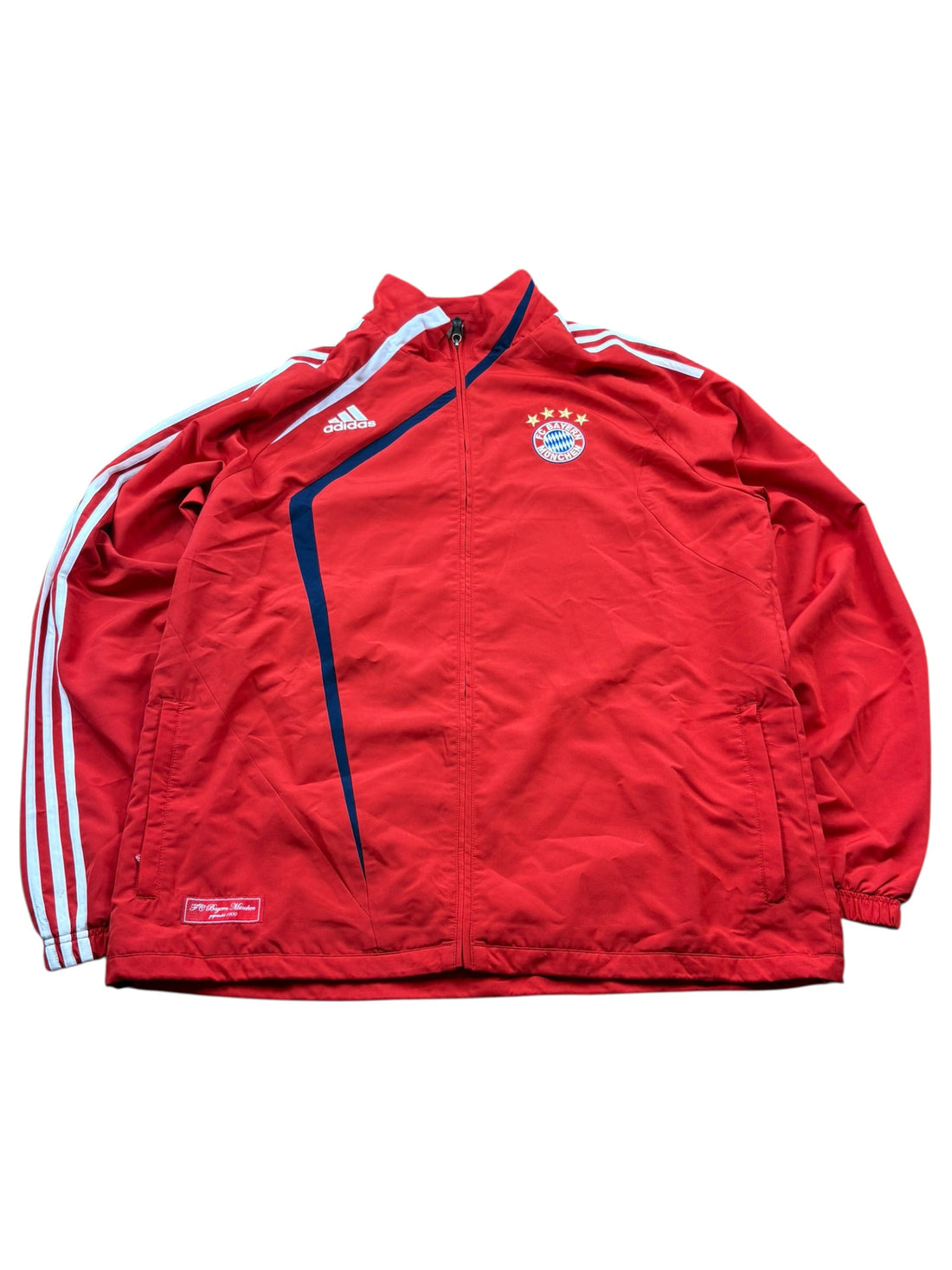 Adidas FC Bayern Tracksuit Rot/Schwarz – komplettes Set mit 4 Sterne Wappen und weißen Streifen