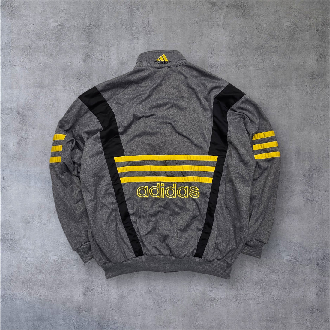 Adidas Trackjacket in Grau/Schwarz/Gelb – Frontansicht