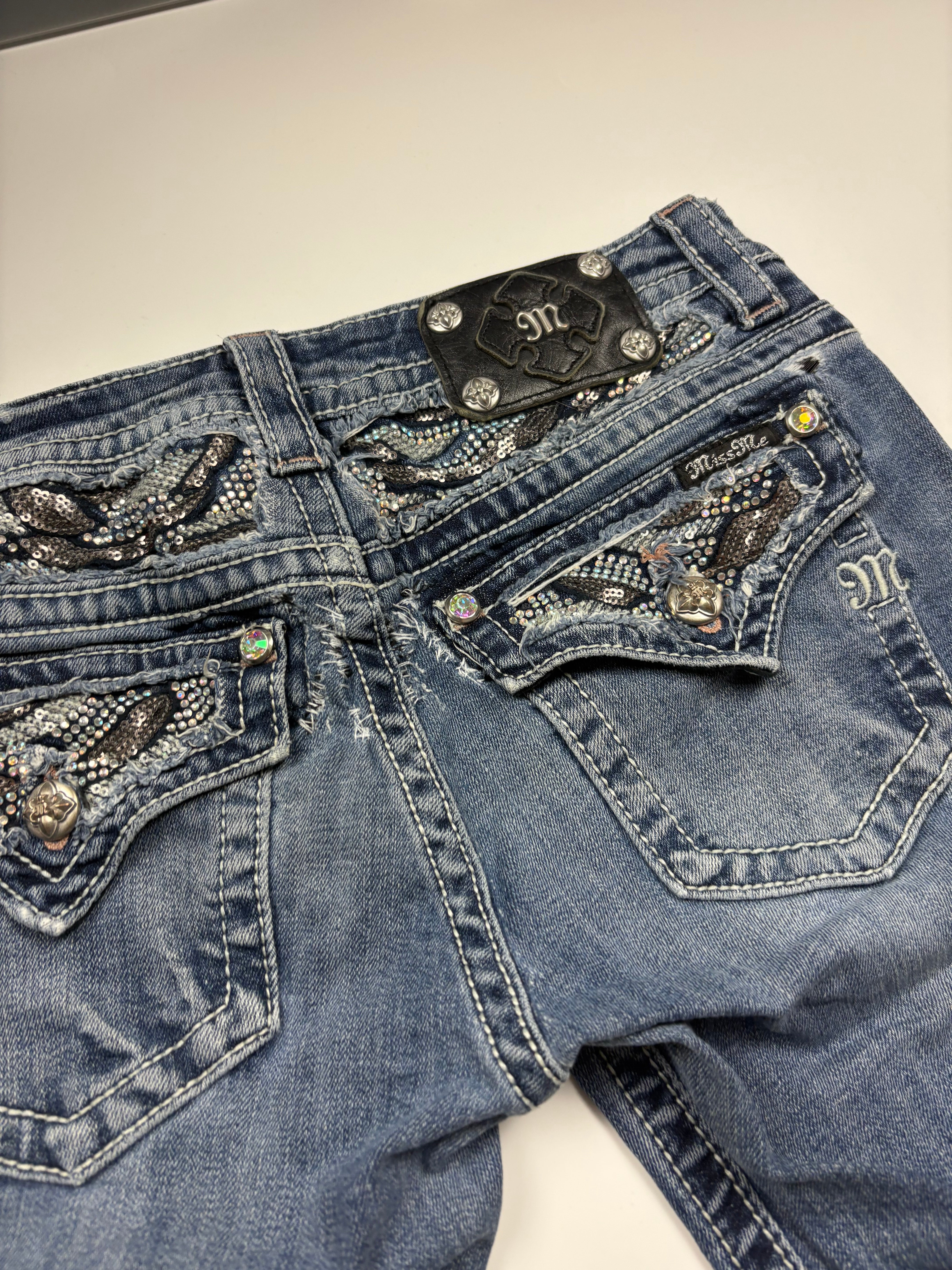 Miss Me Strass-Flap Vintage Jeans – Blau (29)