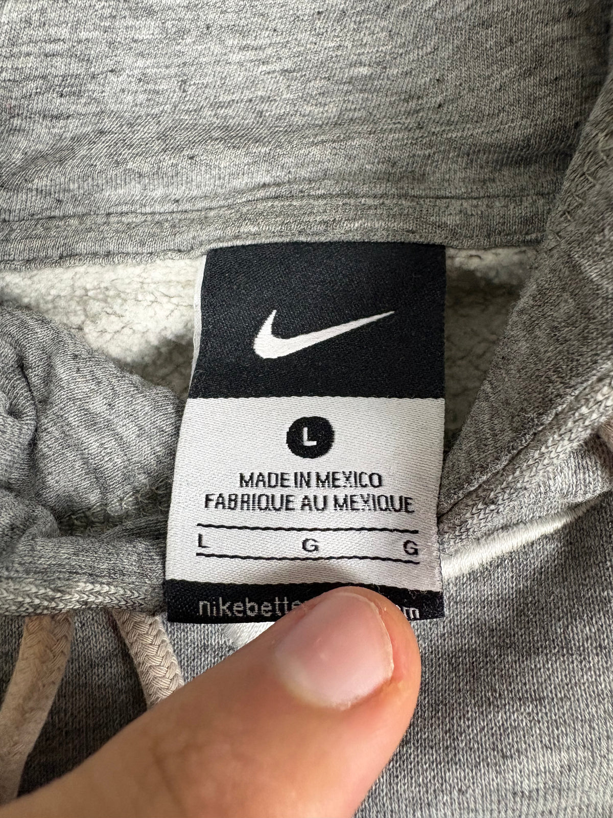 Nike-Nackenetikett mit Größenangabe und Made-in-Mexico-Hinweis