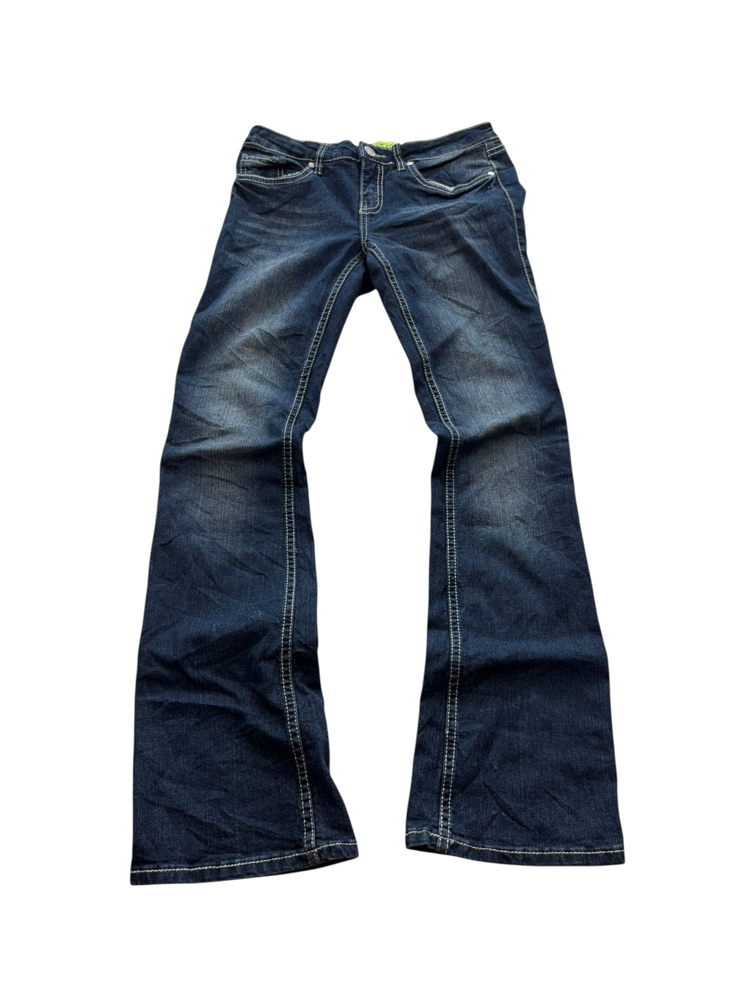 Tokyo Jeans Dunkelblau – Vorderansicht mit niedriger Leibhöhe und heller Waschung