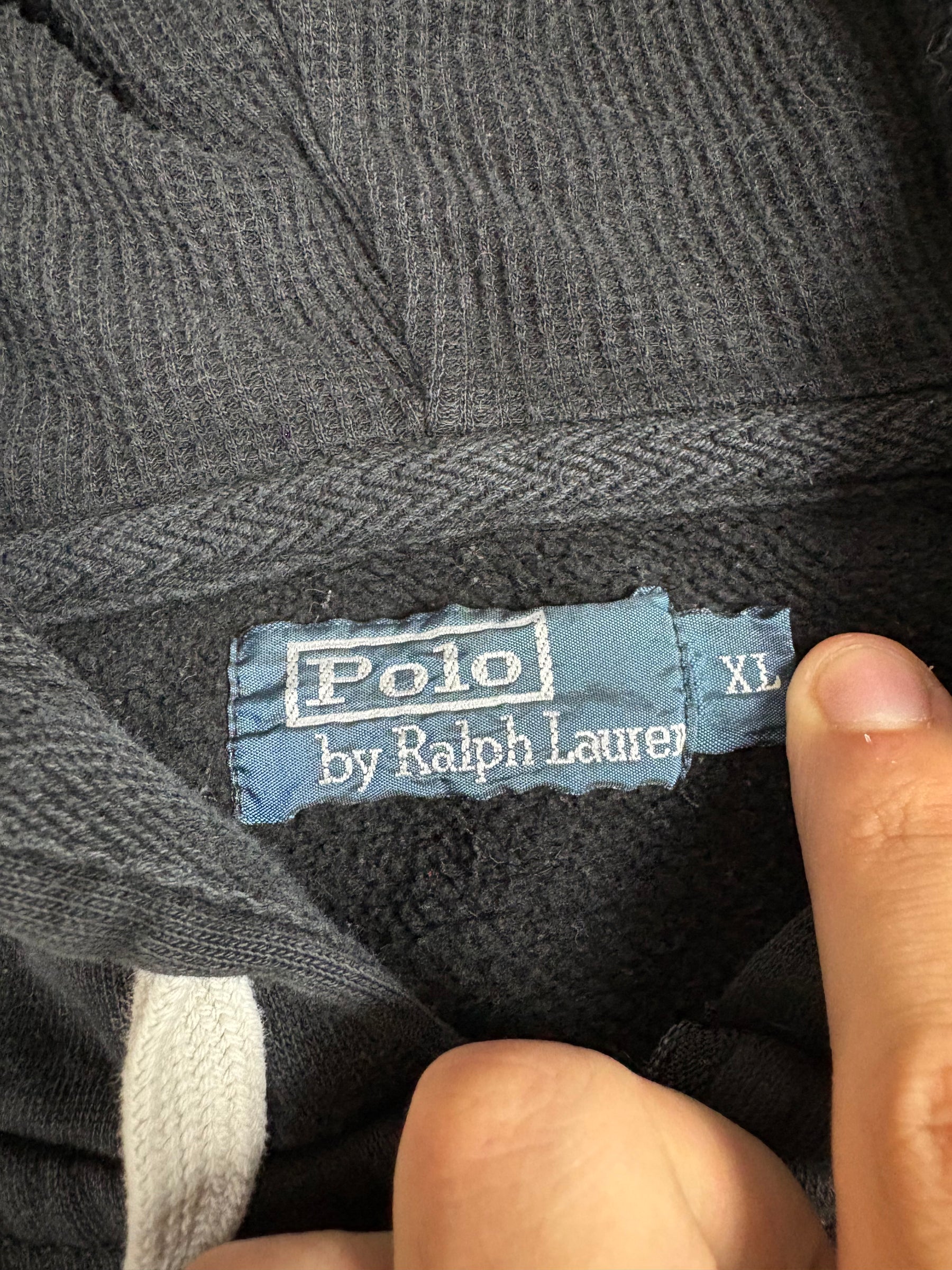 Polo Ralph Lauren Größenetikett XL und Detail der dunkelgrünen Vintage Full-Zip Sweatjacke