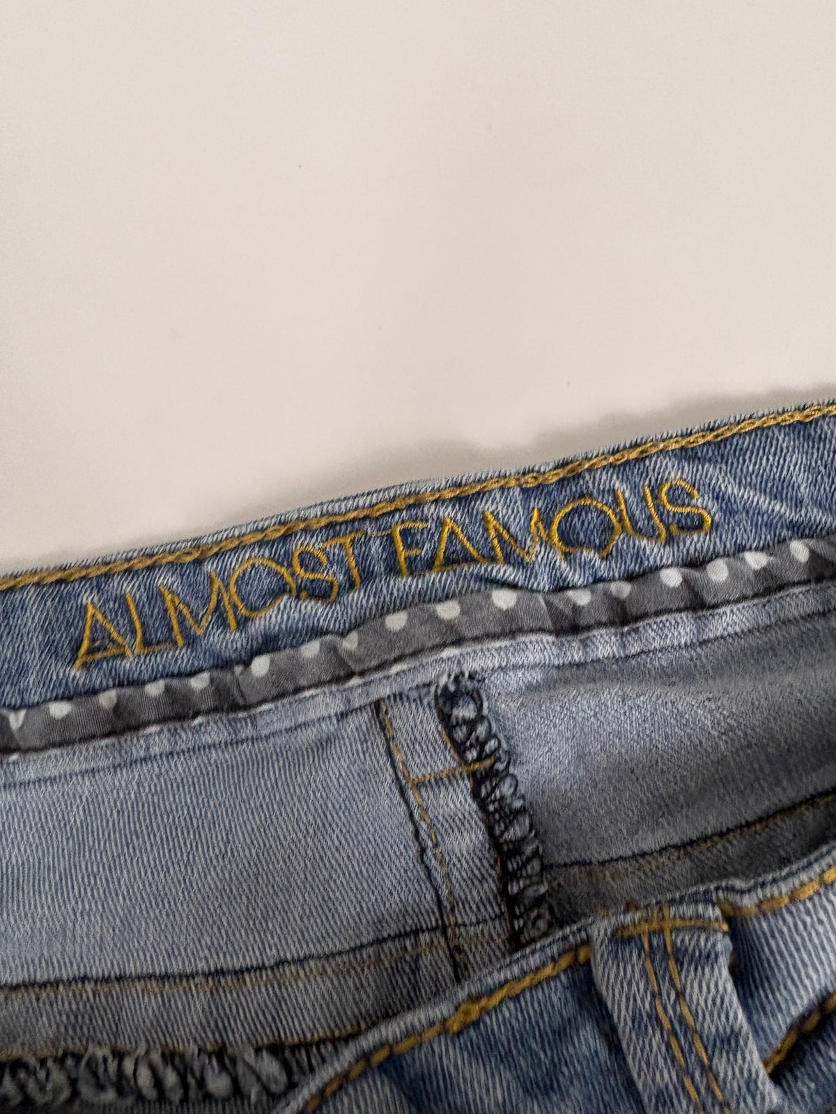 Almost Famous Y2K Vintage Bootcut Jeans – Hellblau