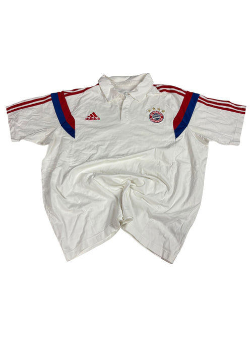 Adidas FC Bayern Vintage Poloshirt in Weiß Rot und Blau in vollständiger Vorderansicht
