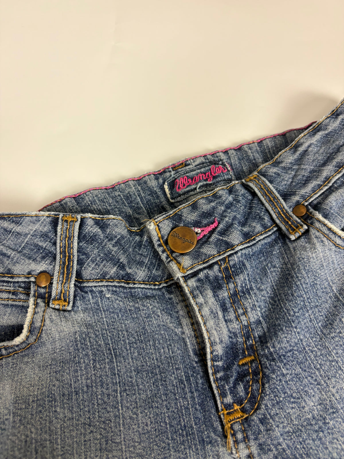 Wrangler Destroyed Vintage Jeans in Hellblau – Detailansicht 3