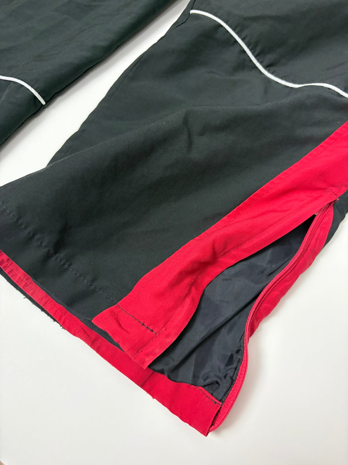 Adidas Vintage Trackpants – Schwarz/Rot