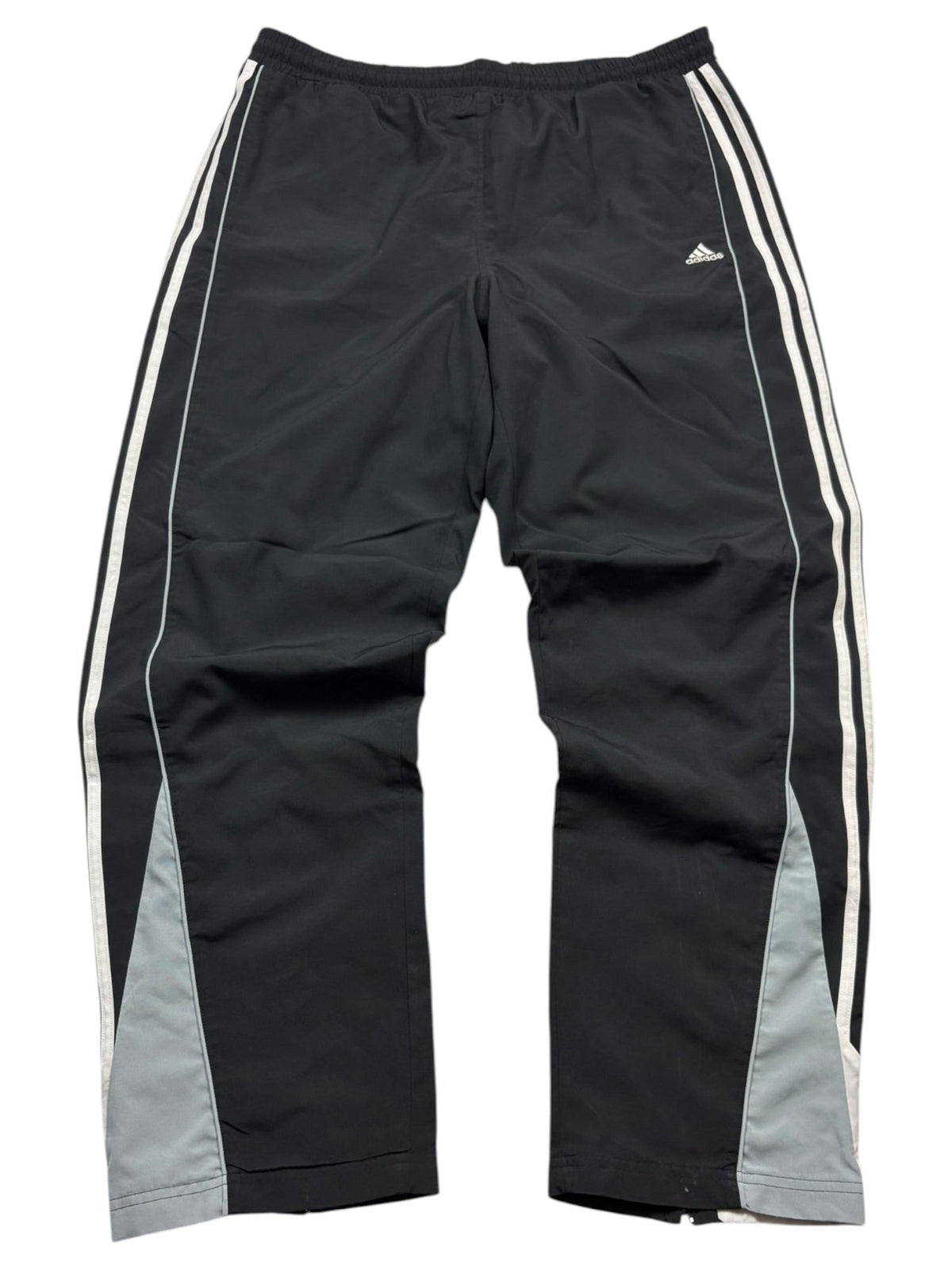 Adidas Y2K Vintage Tracksuit in Hellgrau/Schwarz – Hose von vorne