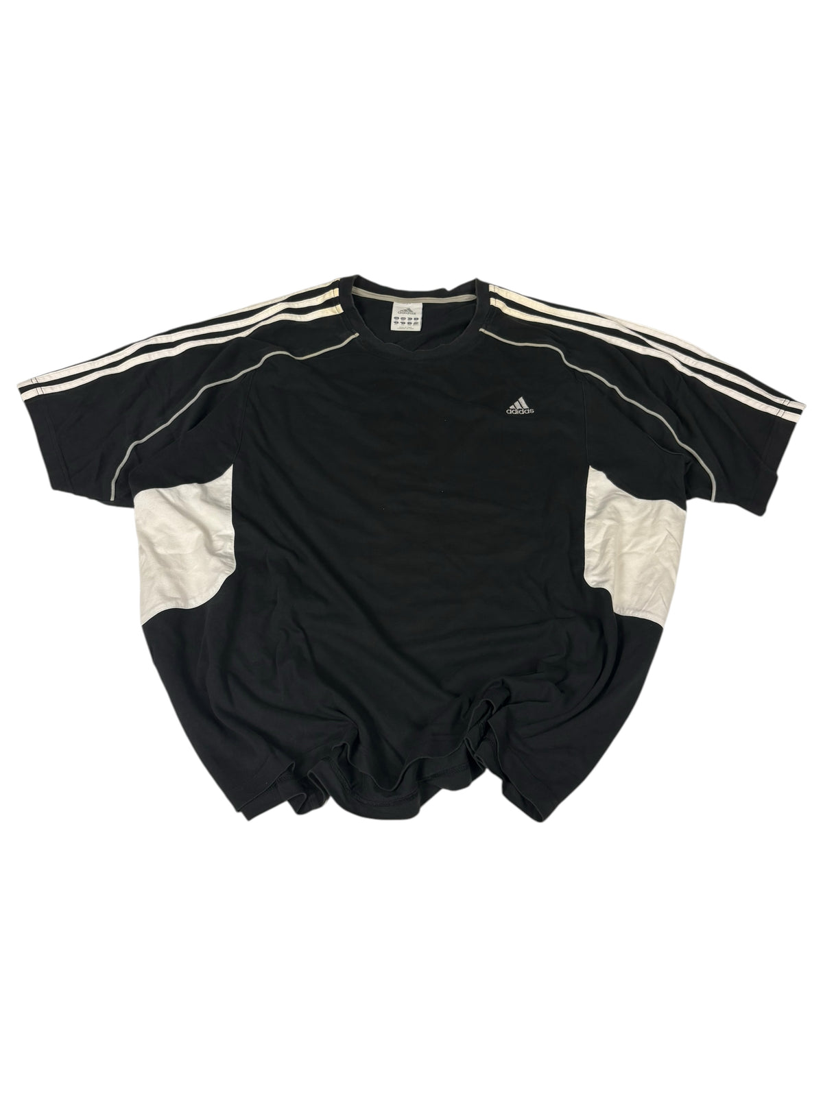 Adidas 3-Streifen Vintage T-Shirt in Schwarz und Weiß – Vorderansicht