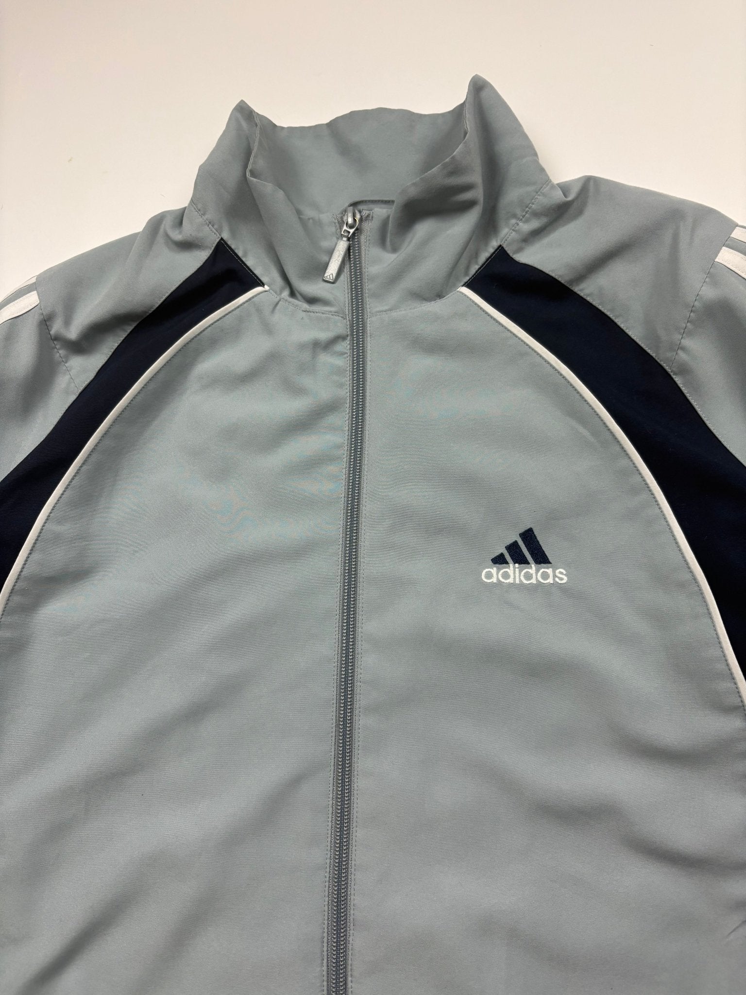 Adidas Big Backprint Y2K Vintage Trainingsjacke – Hellblau/Navy (M) - PKeyVintage