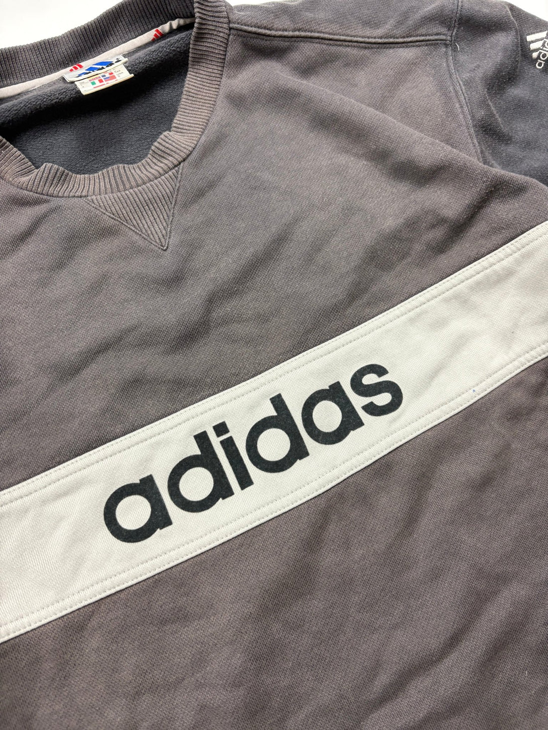Adidas Brustlogo Vintage Sweater – Grau/Offwhite (M) - PKeyVintage
