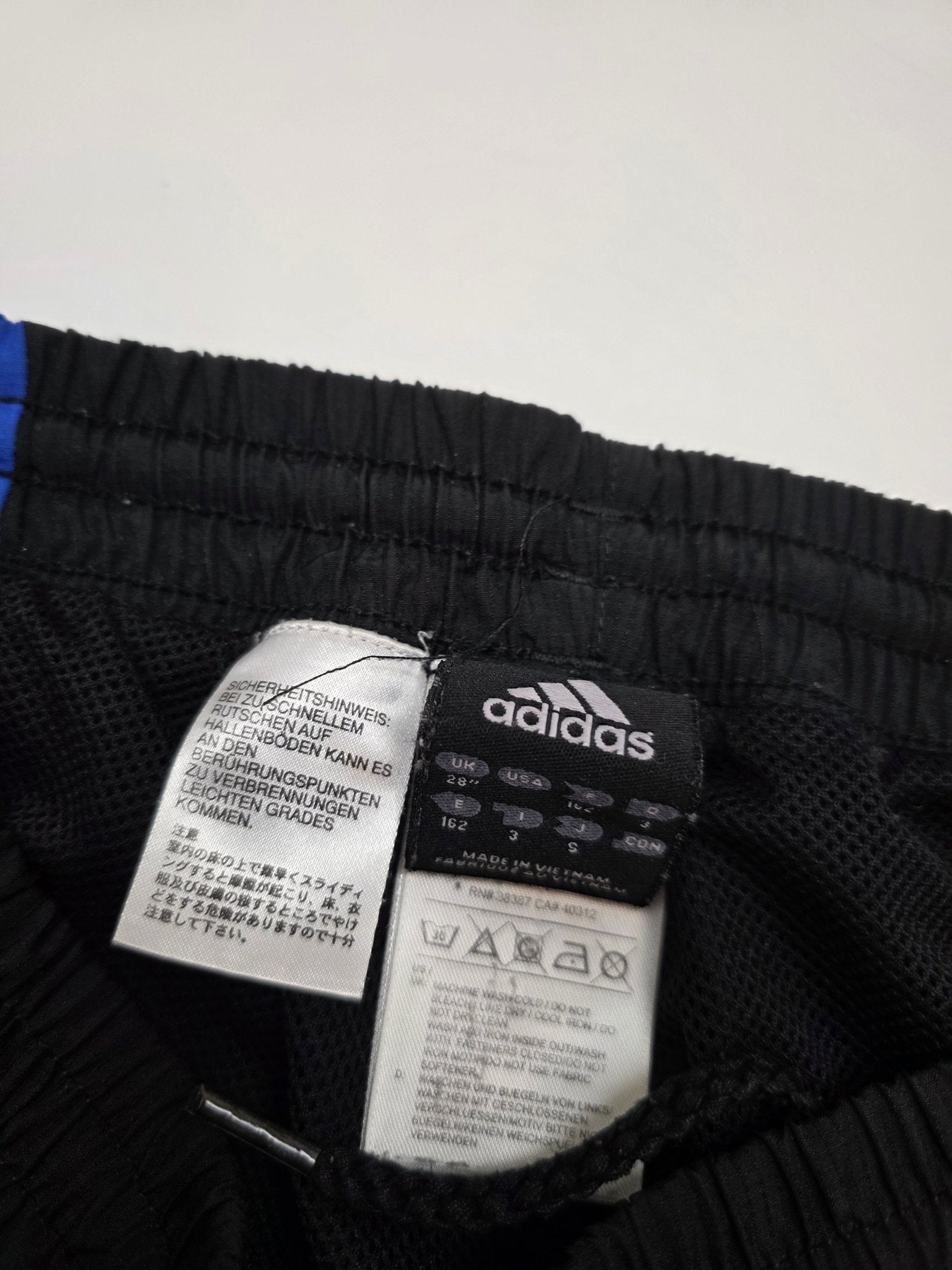 Adidas Chelese Fußball Trackpants - Schwarz/Weiß/Blau (S) - PKeyVintage