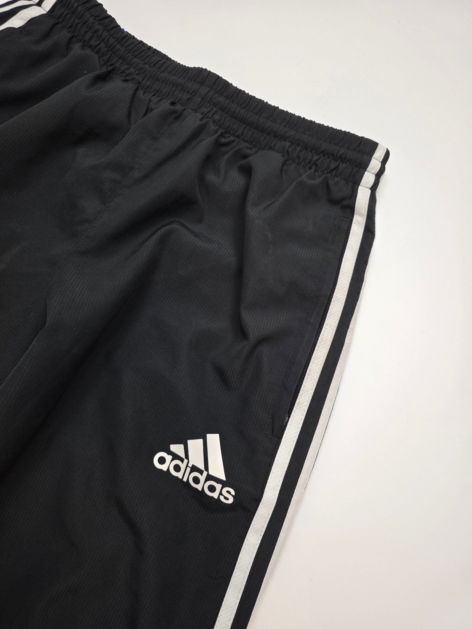 Adidas Chelese Fußball Trackpants - Schwarz/Weiß/Blau (S) - PKeyVintage