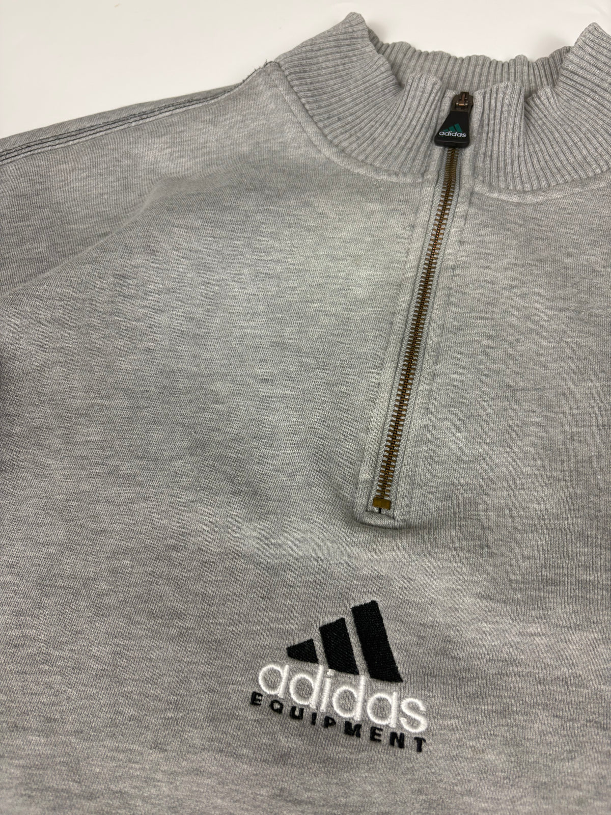 Adidas Equipment Half Zip – Reißverschluss, Stehkragen und gesticktes Logo