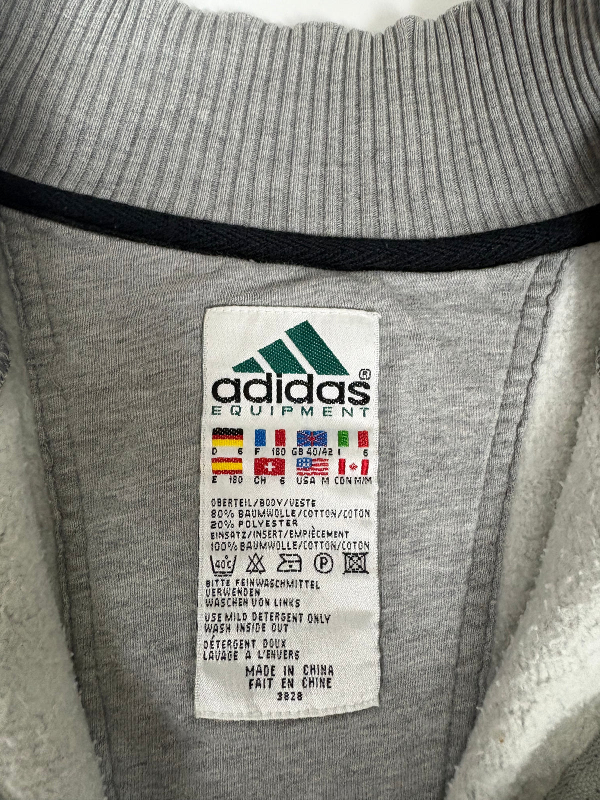 Adidas Equipment Etikett Größe D 6 USA M mit Materialangabe
