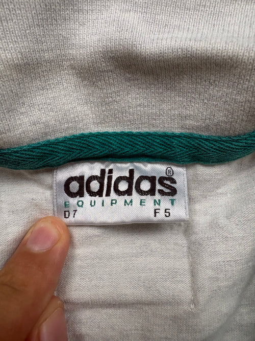 Adidas Equipment Größenetikett mit den Angaben D7 und F5