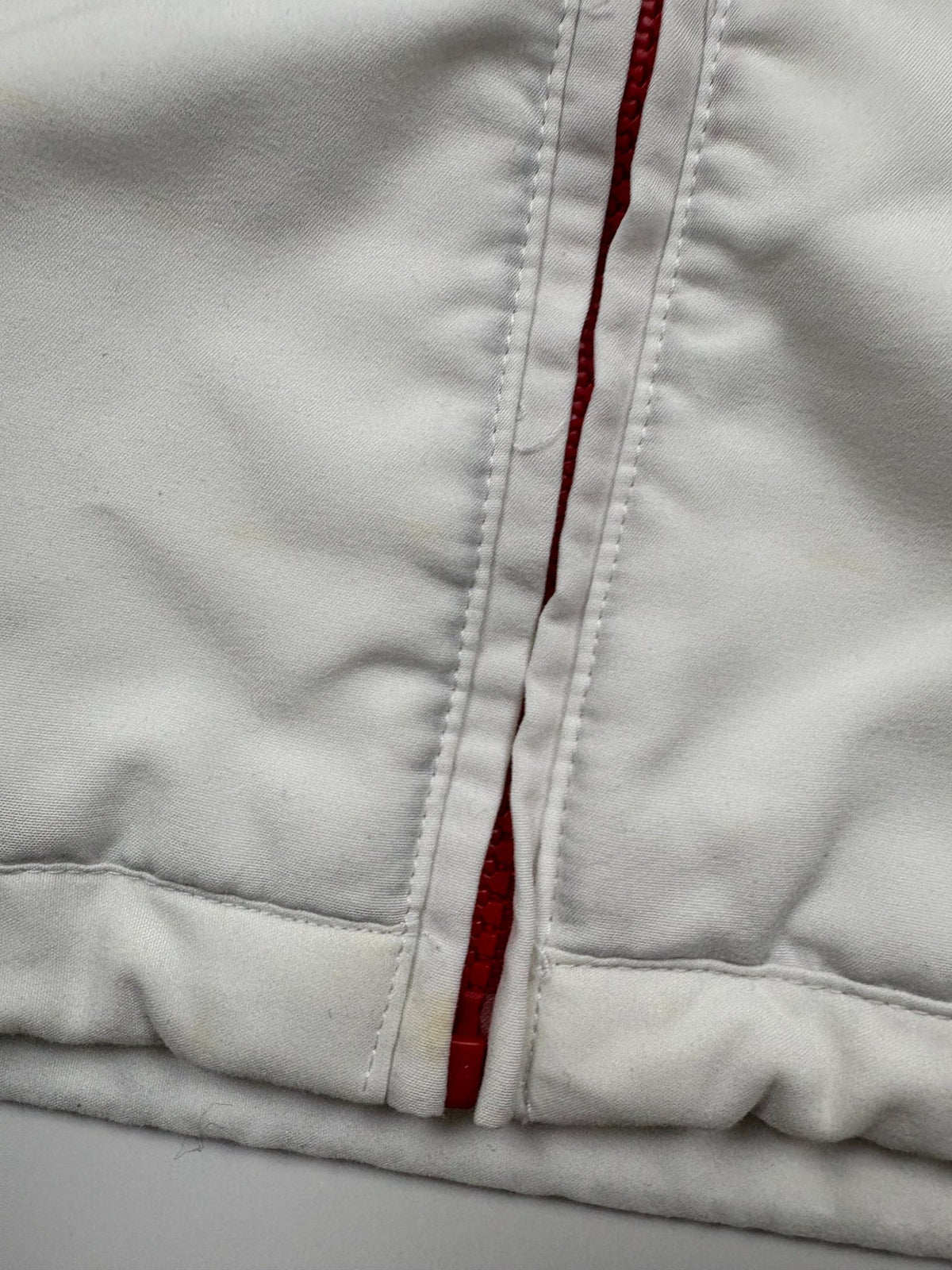 Adidas FC Bayern Vintage Trackjacket in Weiß/Rot – Detailansicht 2