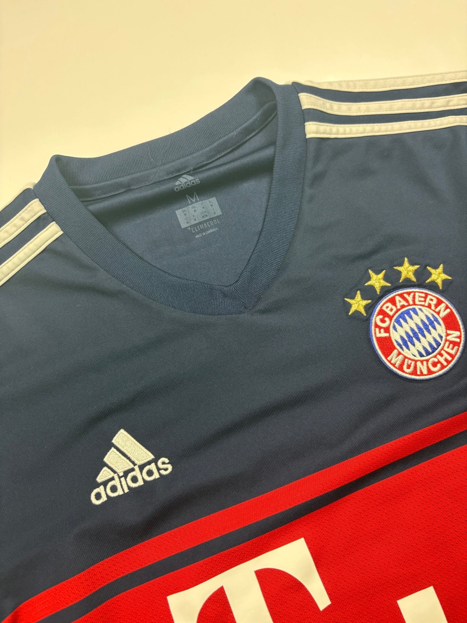 Adidas FC Bayern James 11 Vintage Fußballtrikot – Navy/Rot (M) - PKeyVintage