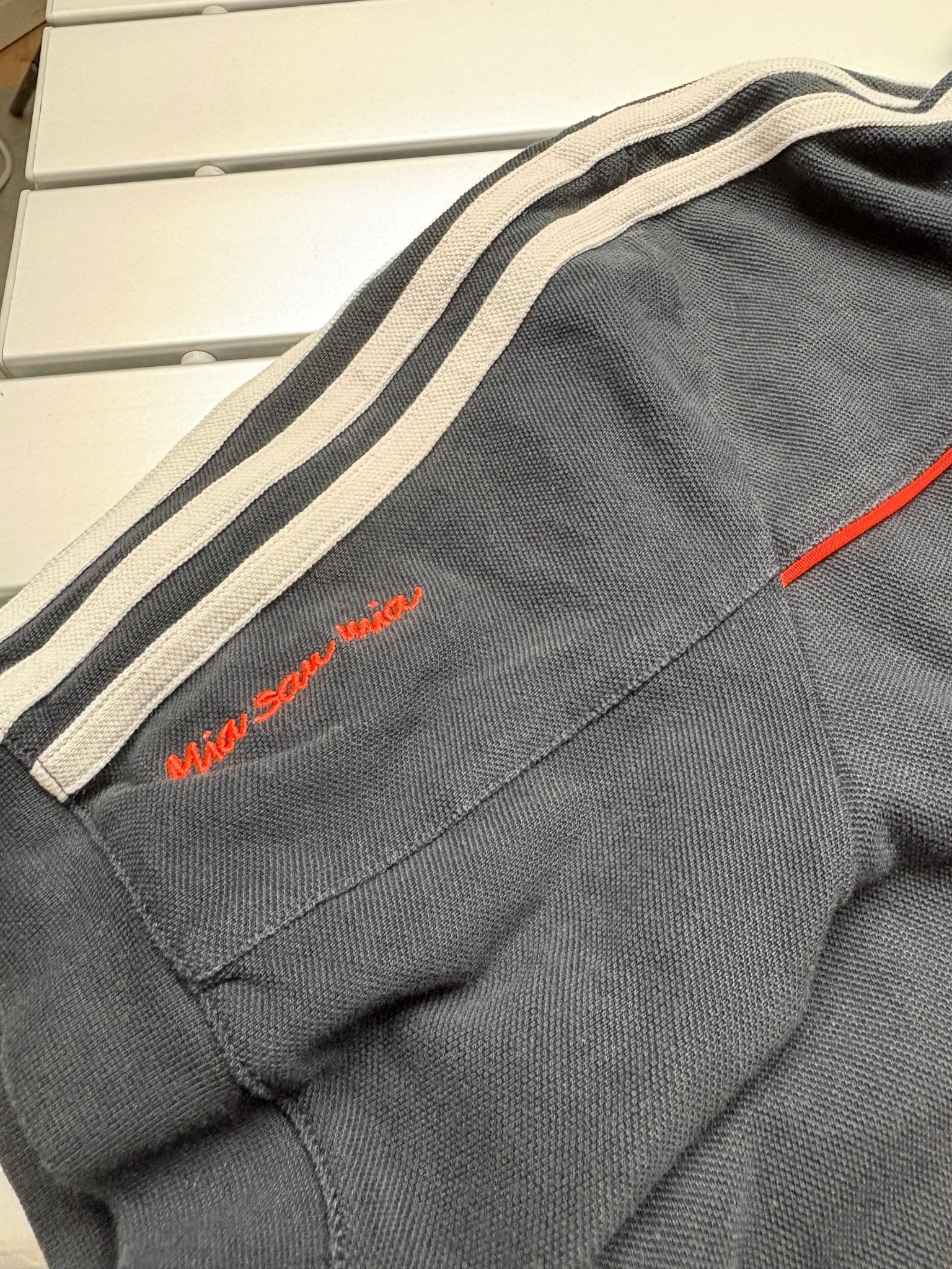 Adidas FC Bayern Vintage Polo Schwarz mit Wappen – Größe M - PKeyVintage