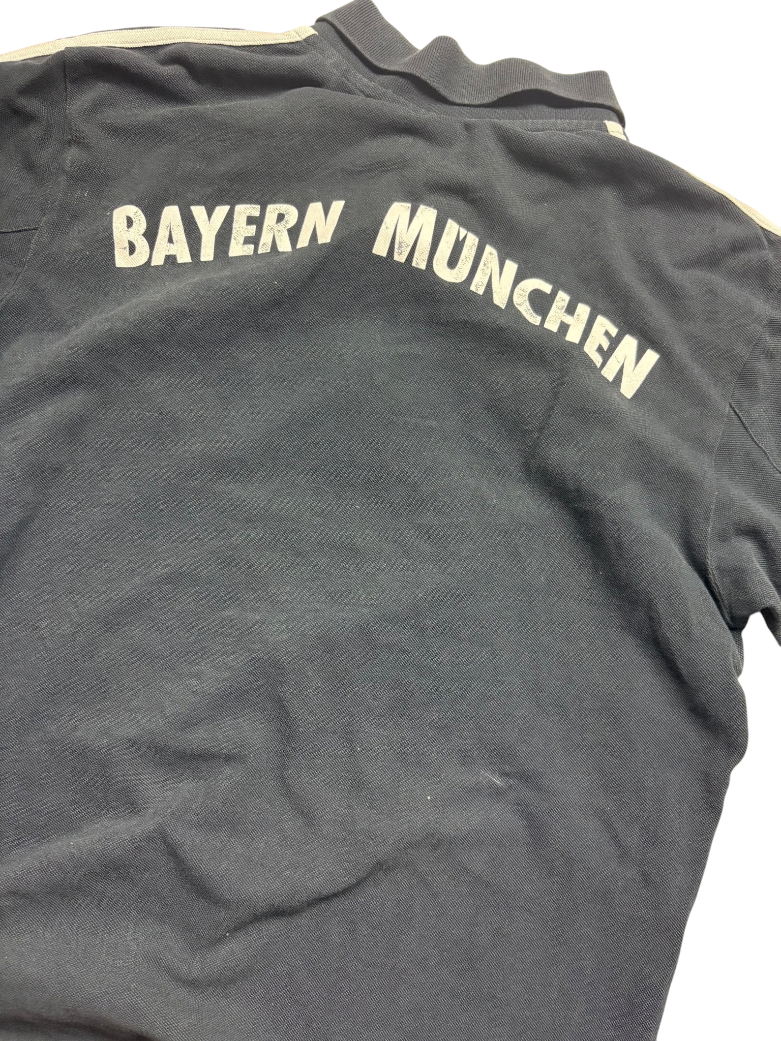Adidas FC Bayern Vintage Polo Schwarz mit Wappen – Größe M - PKeyVintage