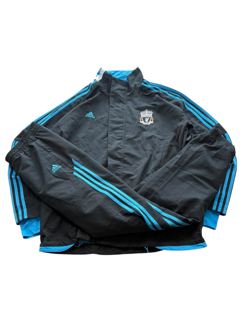 Schwarz-blauer Adidas Liverpool FC Vintage Tracksuit mit Jacke und passender Hose