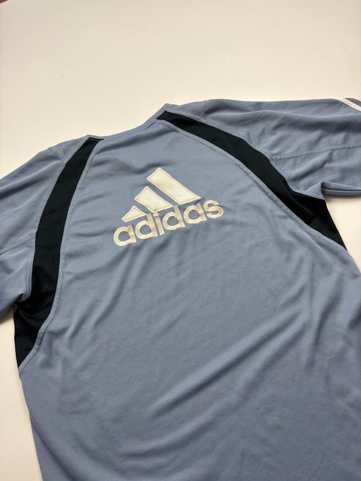 Adidas Olympique Marseille Vintage Shirt – Graublau – Produktfoto 3