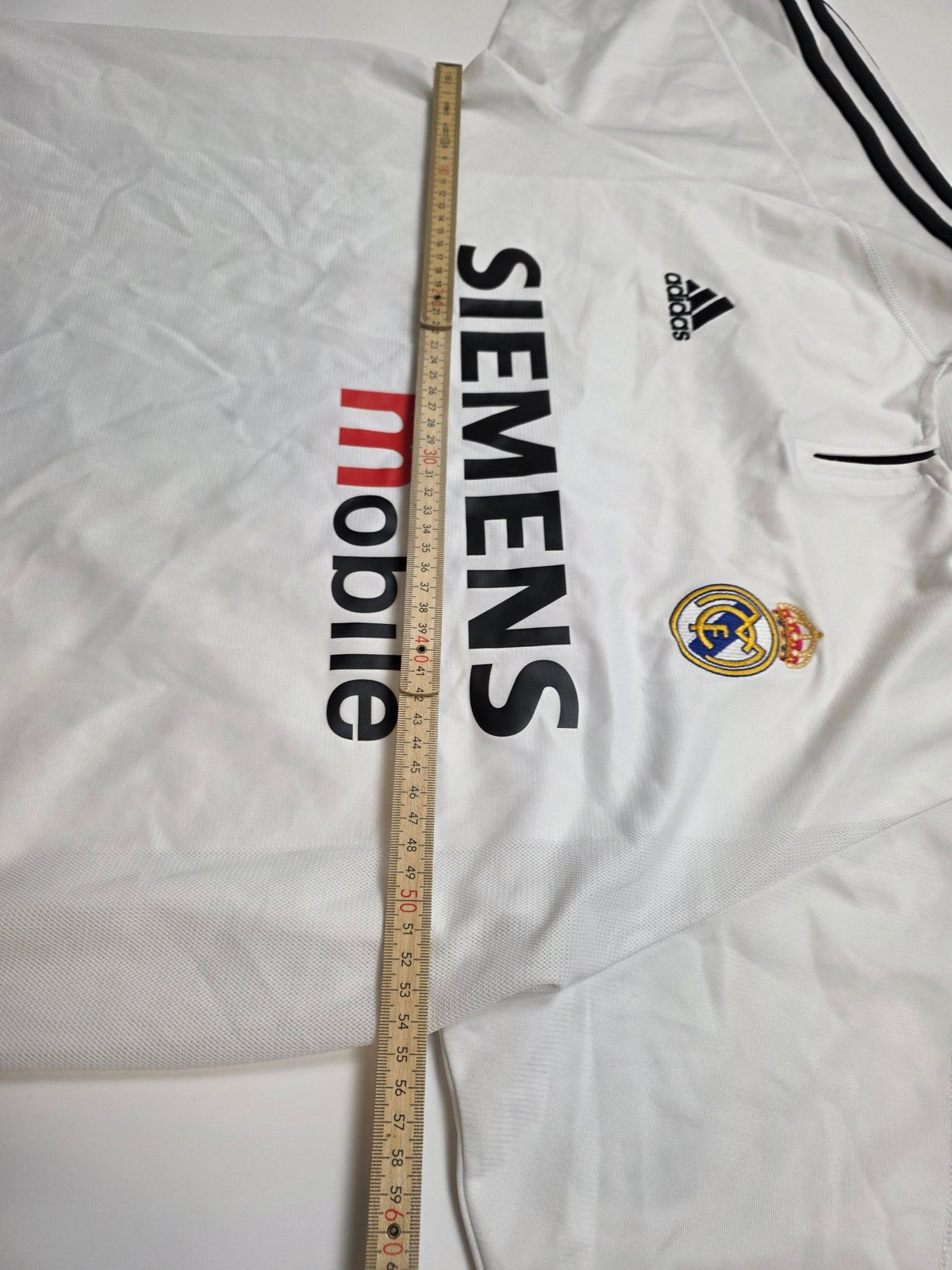 Adidas Real Madrid Beckham 23 Vintage Trikot in Weiß – Messfoto mit Maßstab 2
