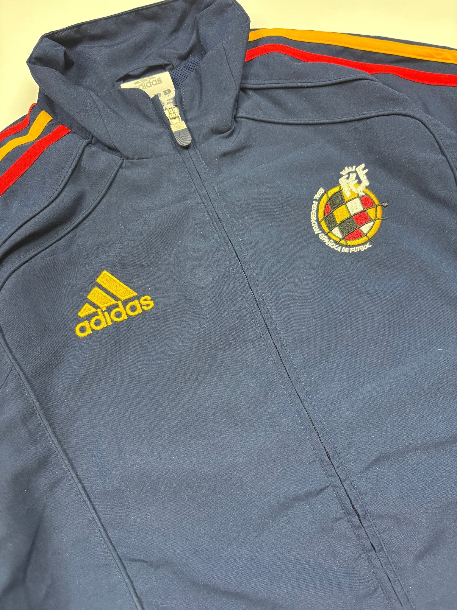 Adidas Spanien 3 - Streifen Vintage Tracksuit – Navy/Rot/Gelb (M) - PKeyVintage