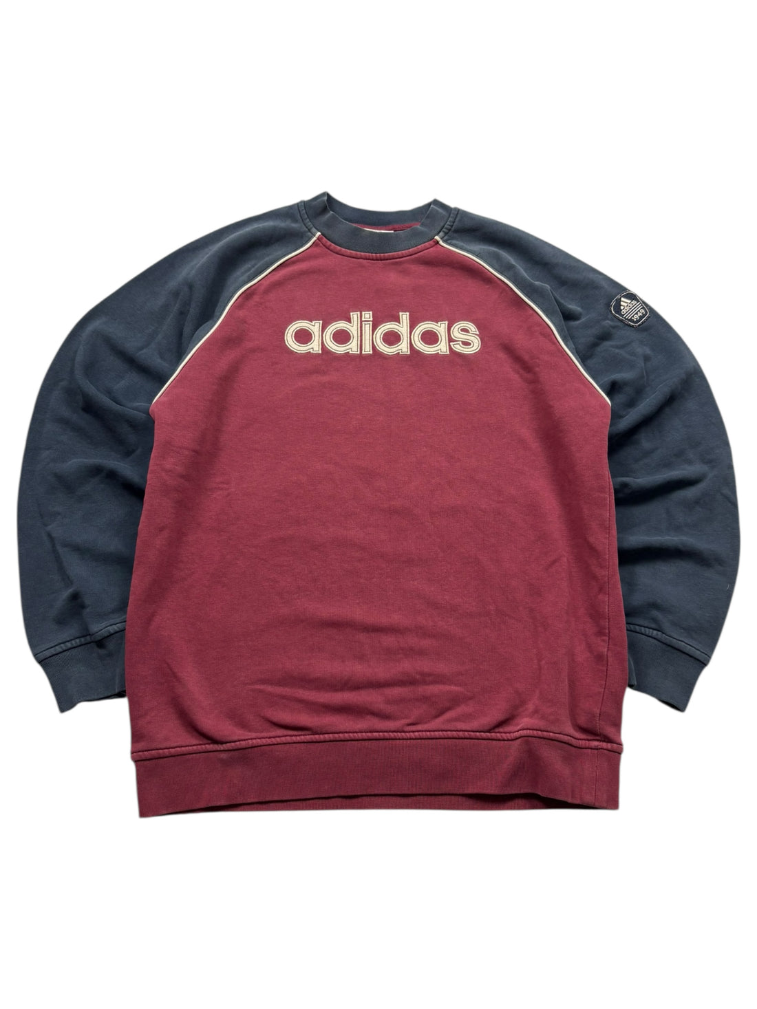didas Sweater Bordeaux/Navy Größe S – Frontansicht mit Frontlogo, Raglanärmeln und Ärmelpatch