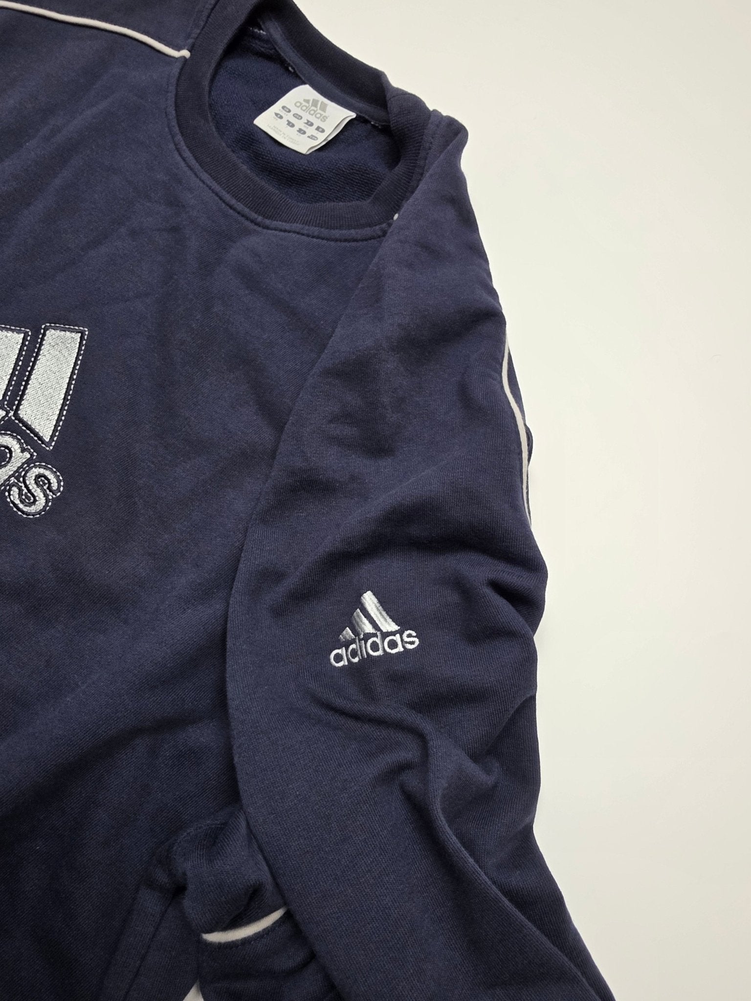 Adidas Sweater kleines Logo am Ärmel