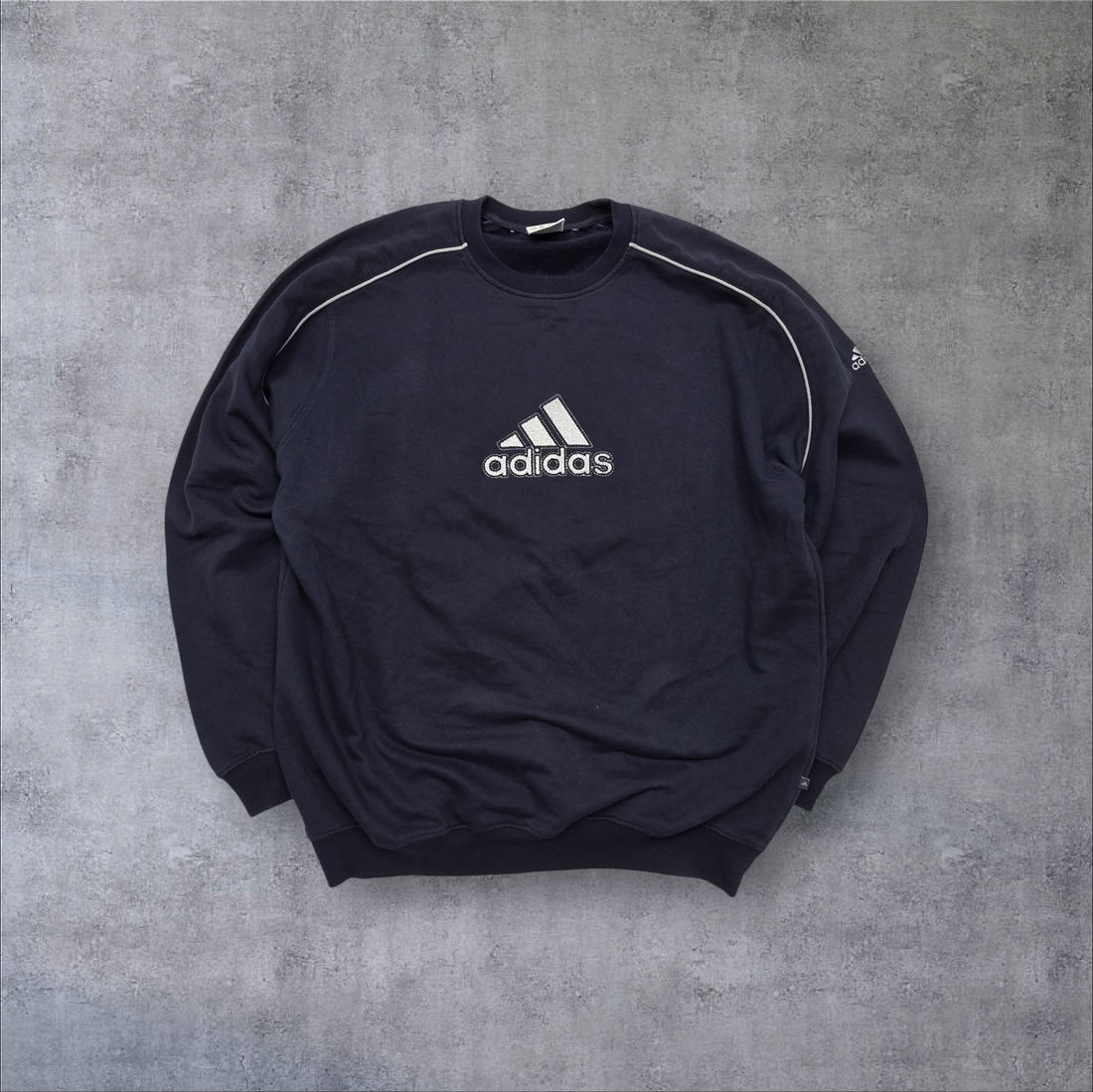 Adidas Sweater in Navy – Frontansicht