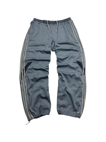 Adidas Snap Trackpants Babyblau Größe XL – Detail Seitenbahn mit Snap-Leiste, 3-Streifen und Classic-Patch