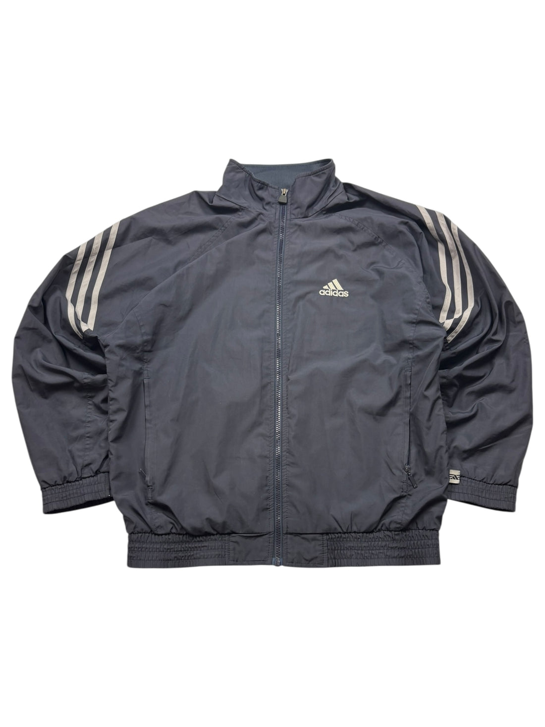 Adidas Trackjacket Navy Größe S – Frontansicht mit weißen 3-Streifen und Brustlogo