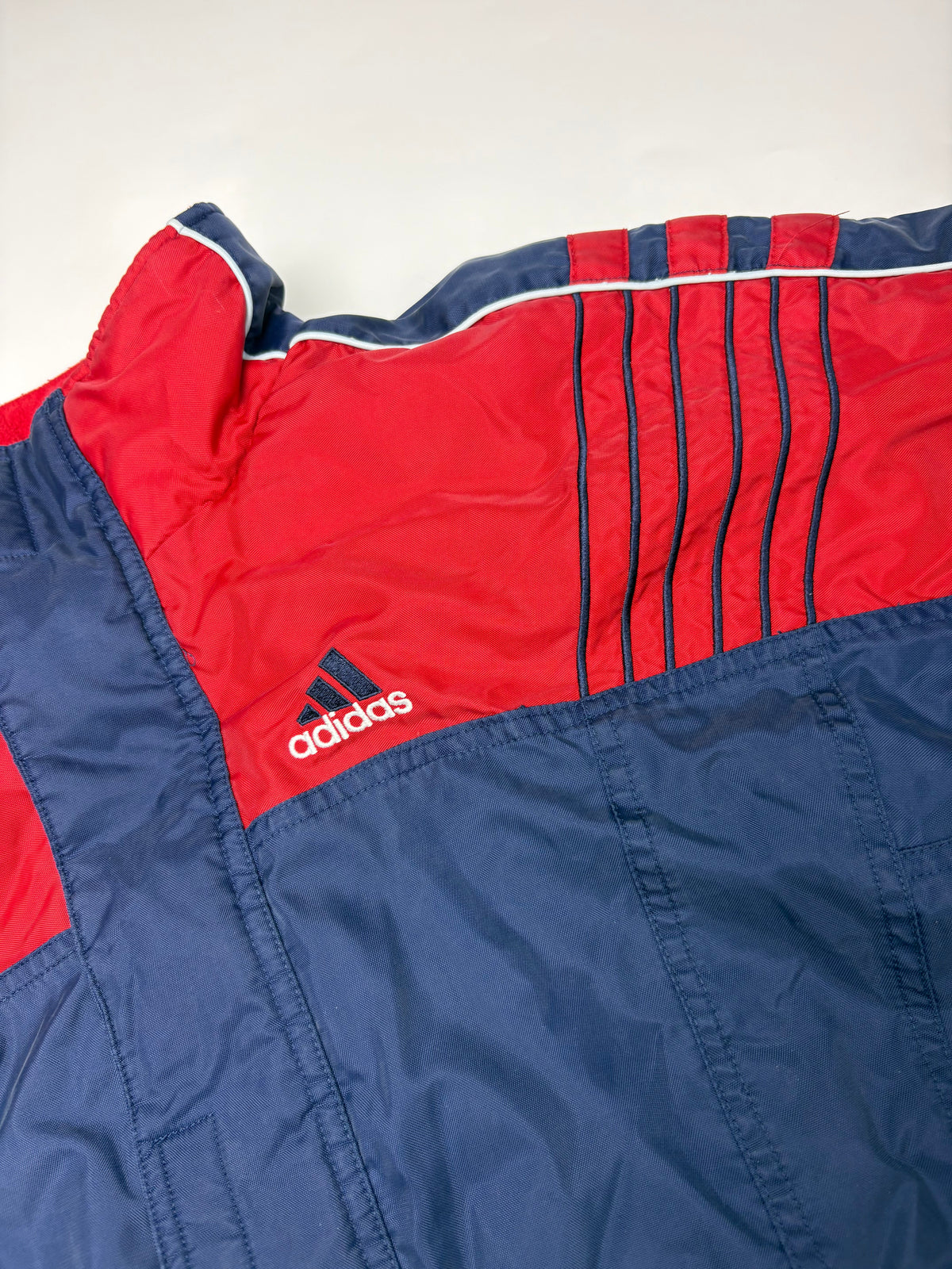 Adidas Vintage Pufferjacke – Produktansicht 3