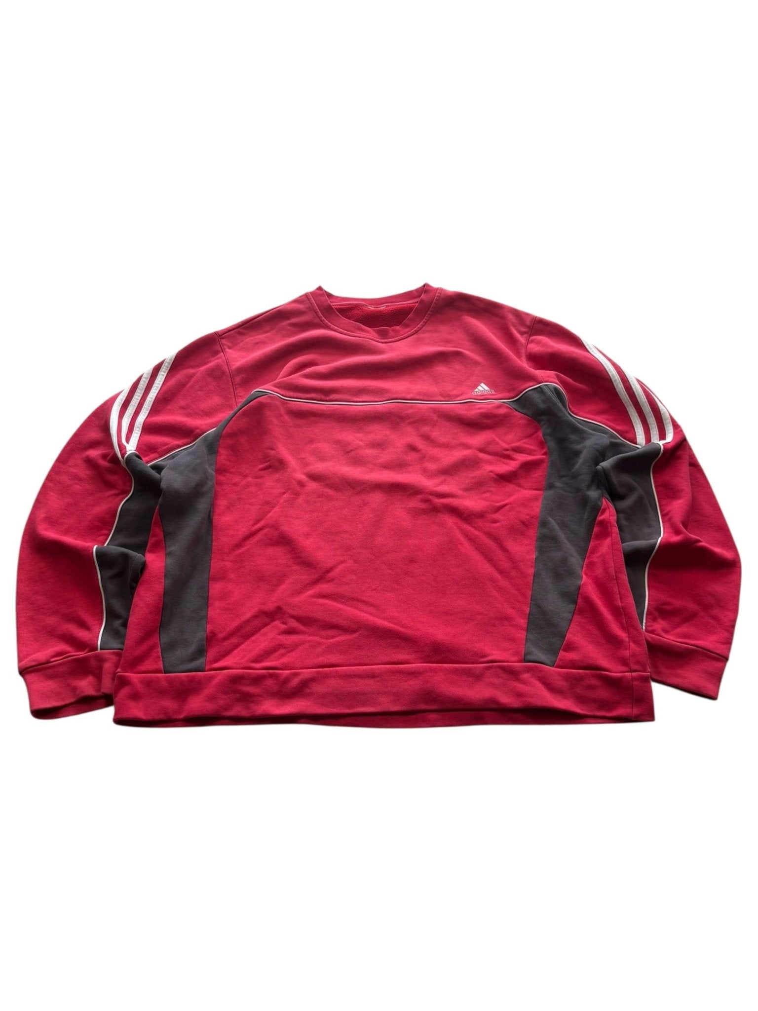 Roter Adidas Y2K Vintage Sweater mit schwarzen Einsätzen und weißen Three Stripes, Vorderansicht