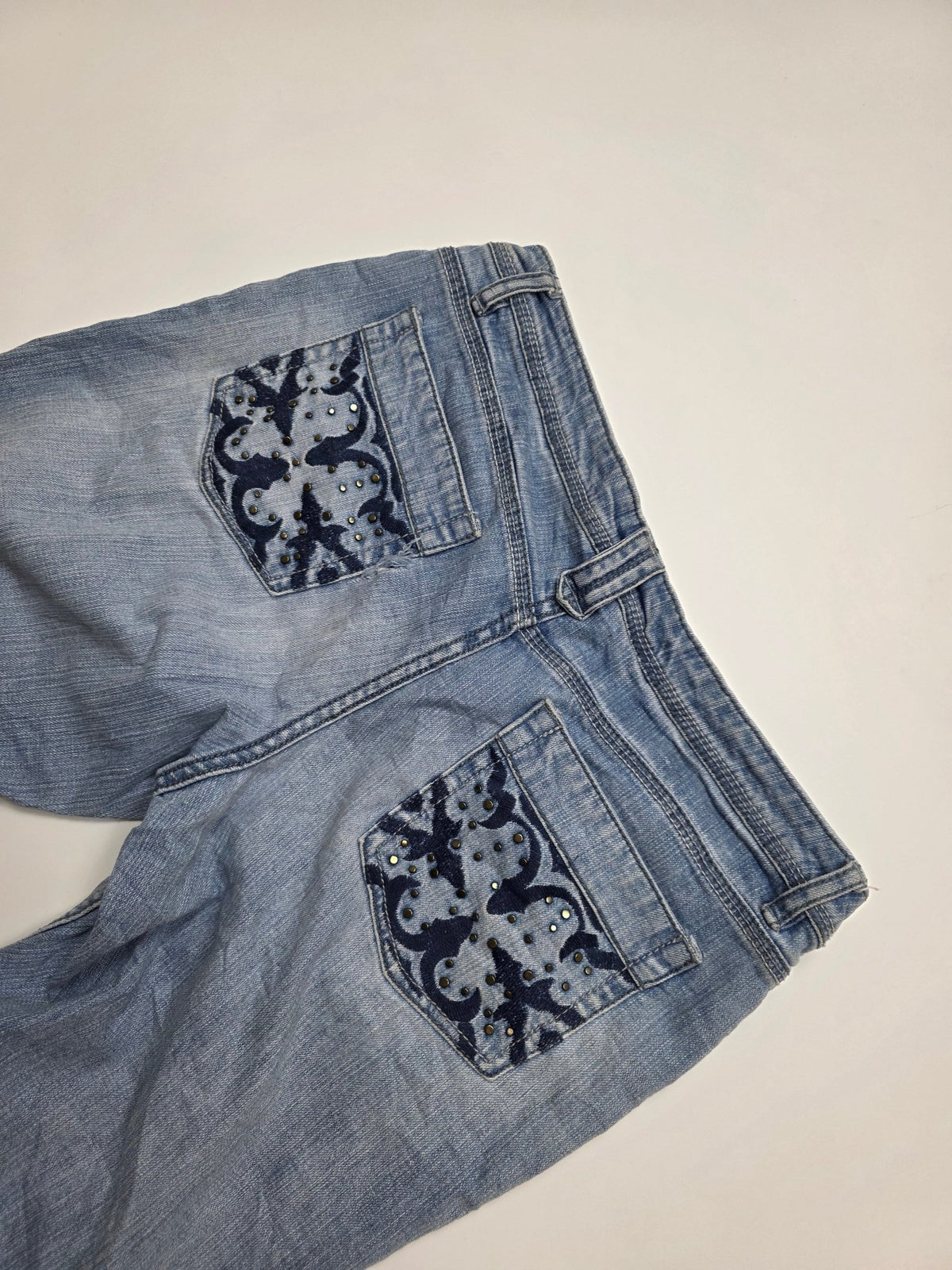 Y2K Vintage Bootcut Jeans in Hellblau – Detailansicht