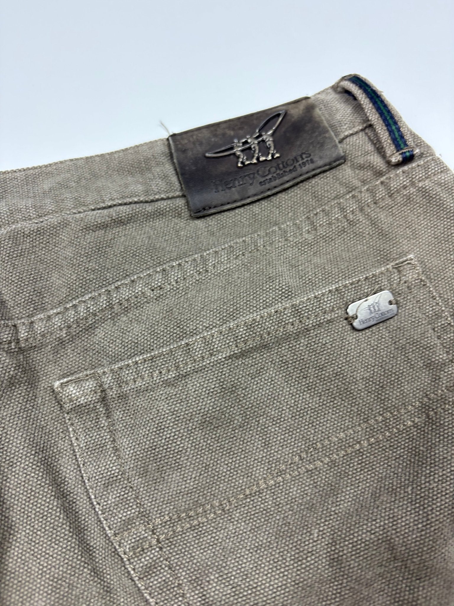 Henry Cotton's Logo Patch Vintage Chino – Taupe (34) - PKeyVintage