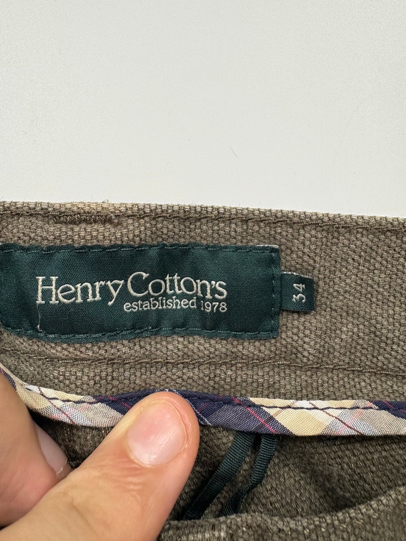 Henry Cotton's Logo Patch Vintage Chino – Taupe (34) - PKeyVintage