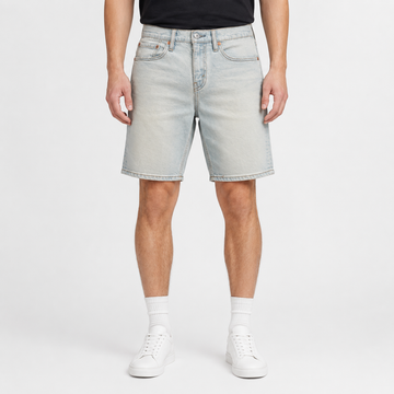 KI-gestütztes Tragebeispiel der Levi’s Denim Vintage Shorts Hellblau W28