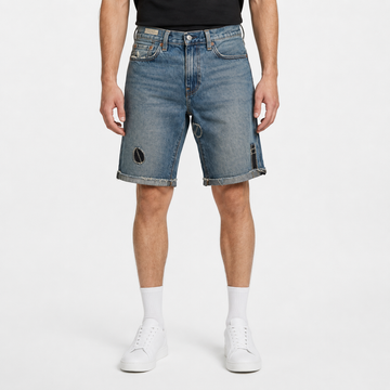 KI-gestütztes Tragebeispiel der Levi’s Distressed Denim Vintage Shorts Blau W29