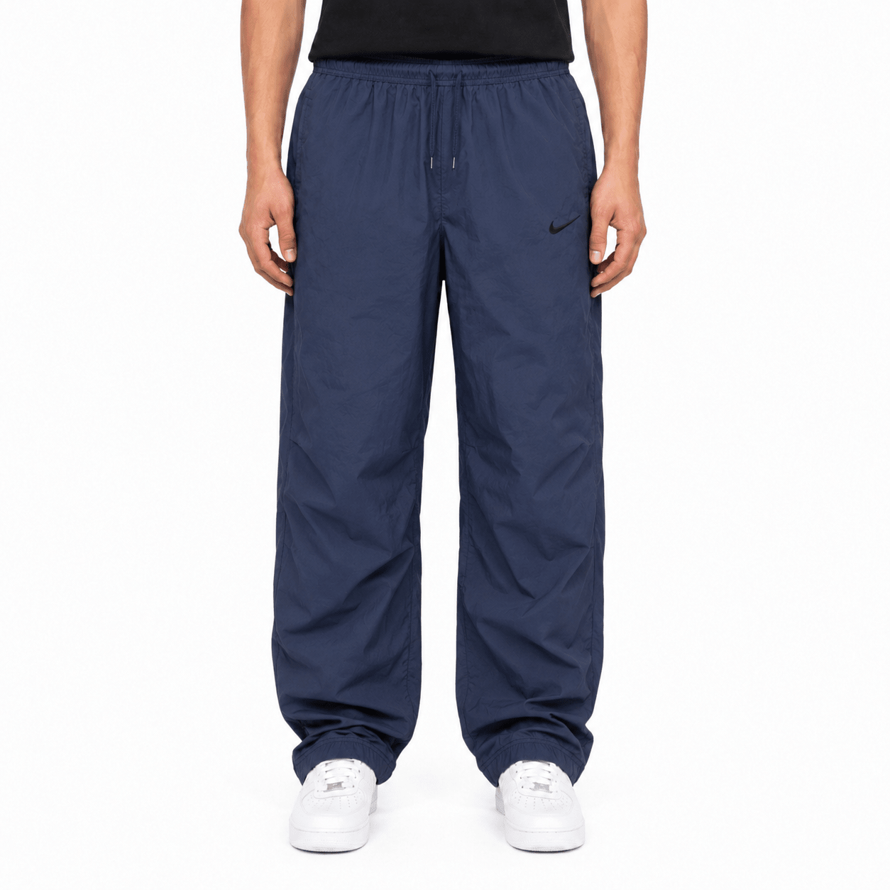 KI-gestütztes Tragebeispiel der Nike 90s Drawstring Vintage Trackpants Blau XL