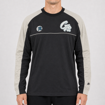 KI-gestütztes Tragebeispiel des Nike Cortez Vintage Longsleeves Schwarz Beige M