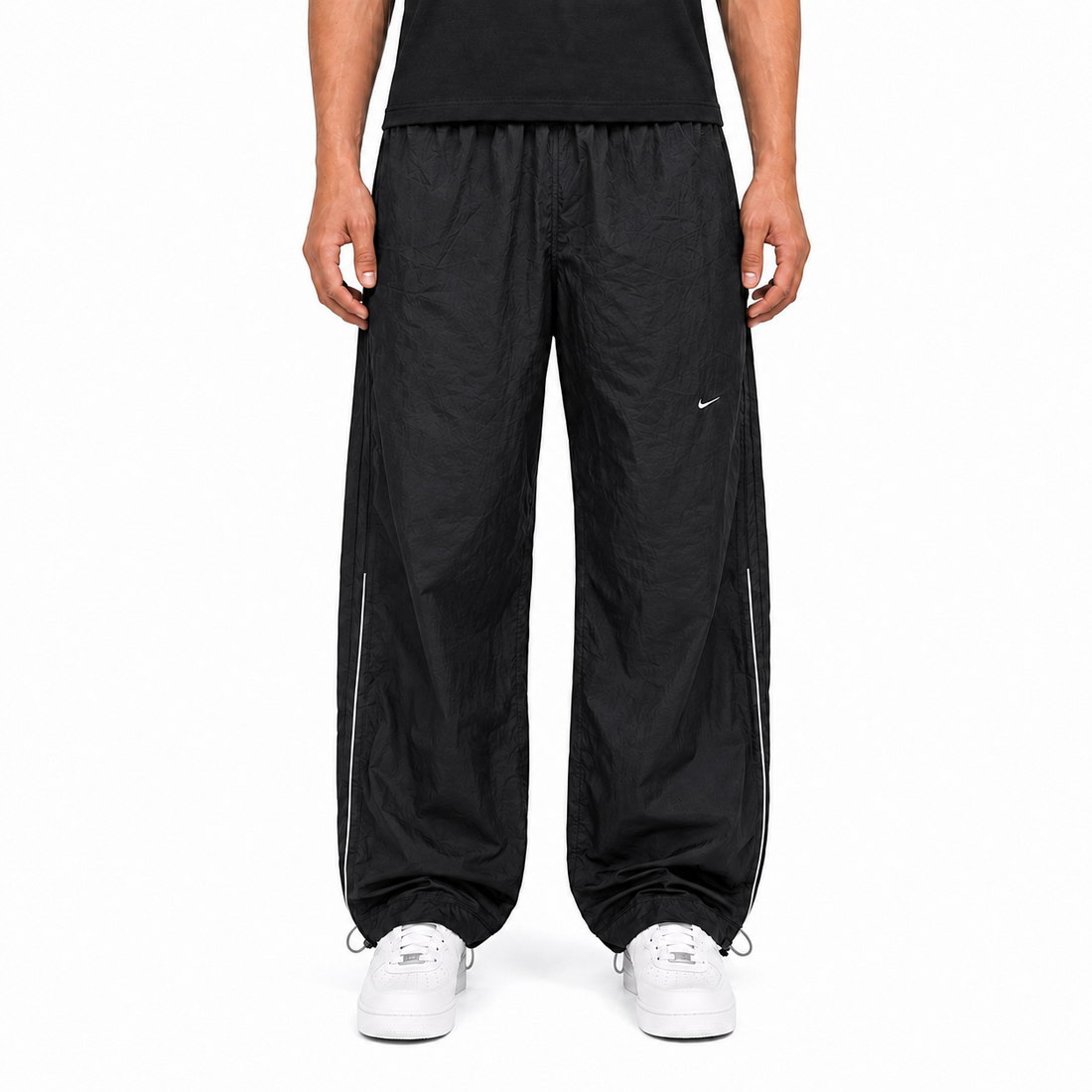KI-gestütztes Tragebeispiel der Nike Dri-FIT Vintage Trackpants Schwarz Weiß L